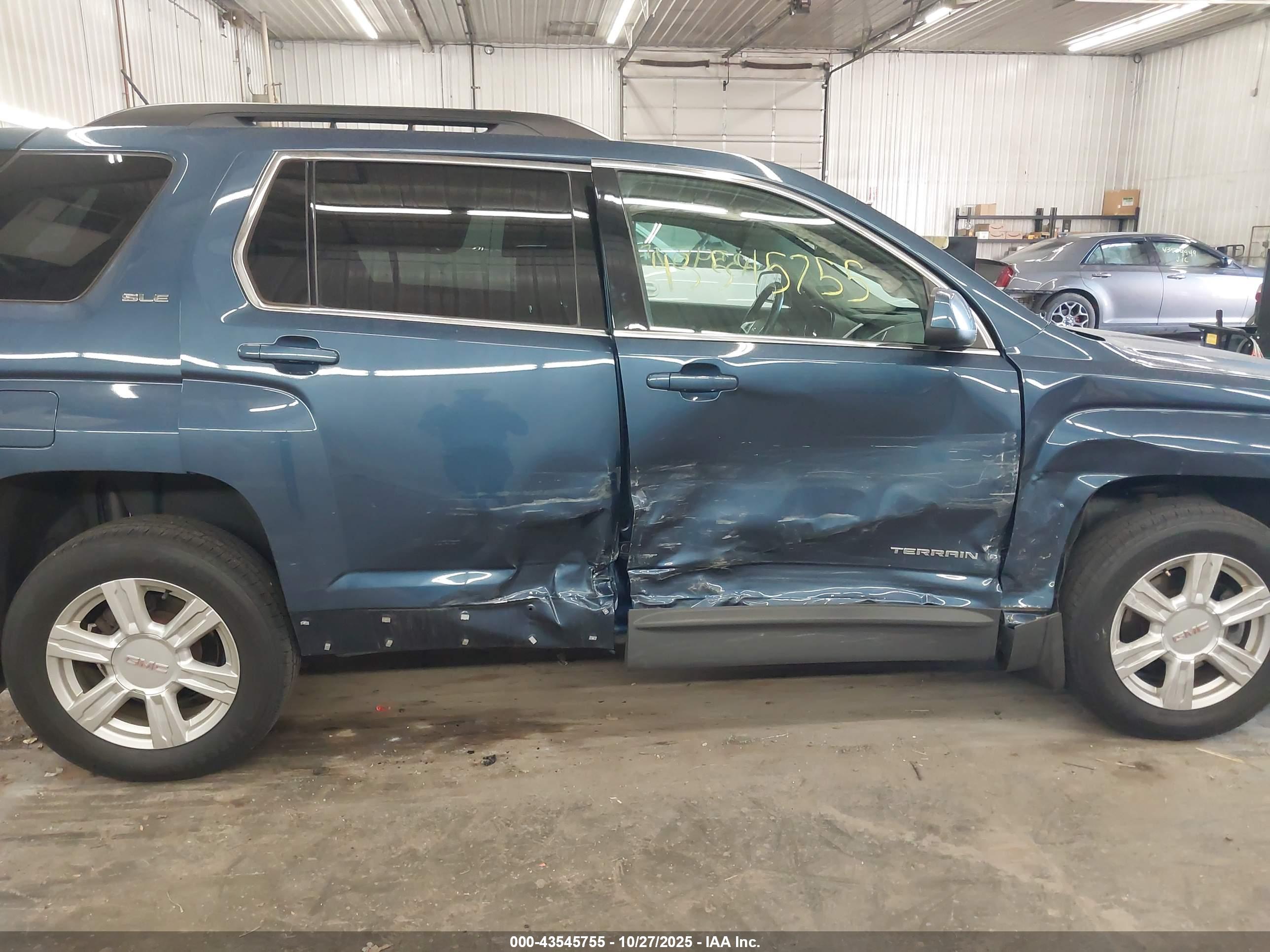 GMC TERRAIN image 6