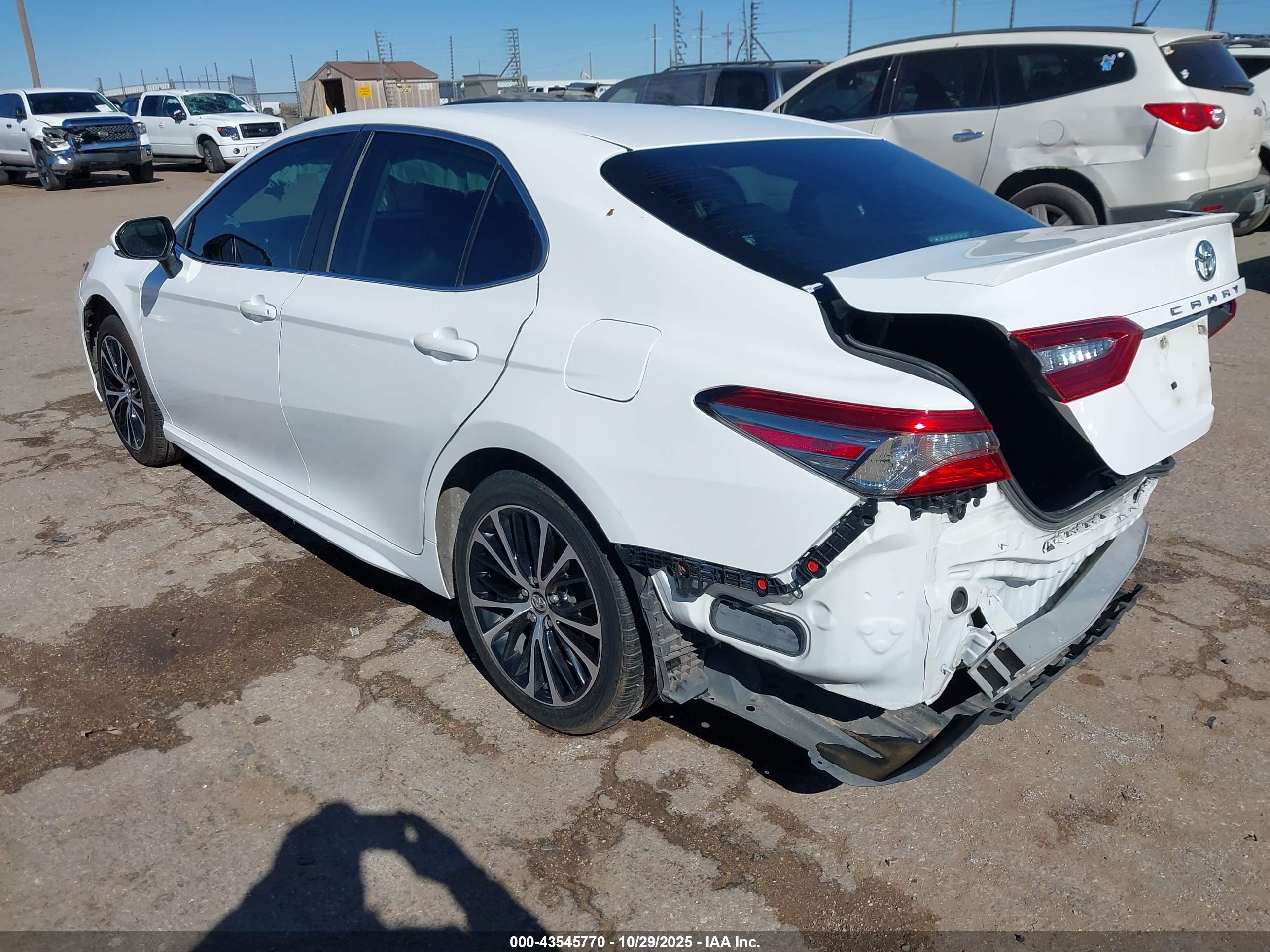TOYOTA CAMRY image 3
