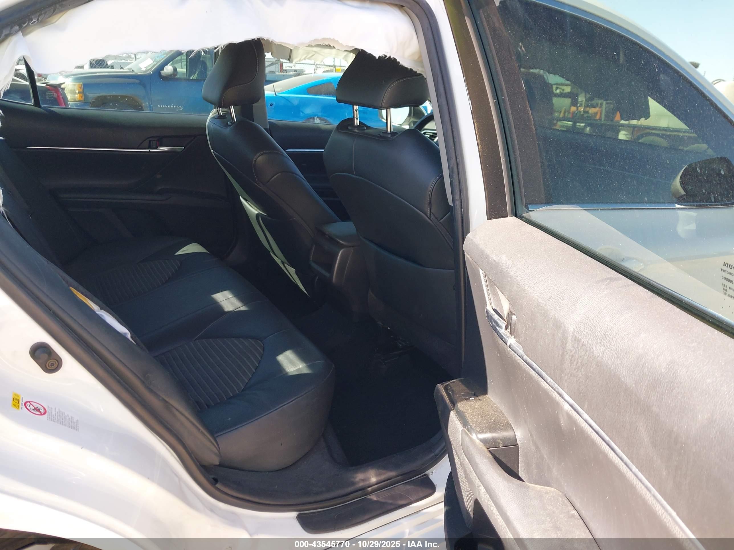 TOYOTA CAMRY image 8