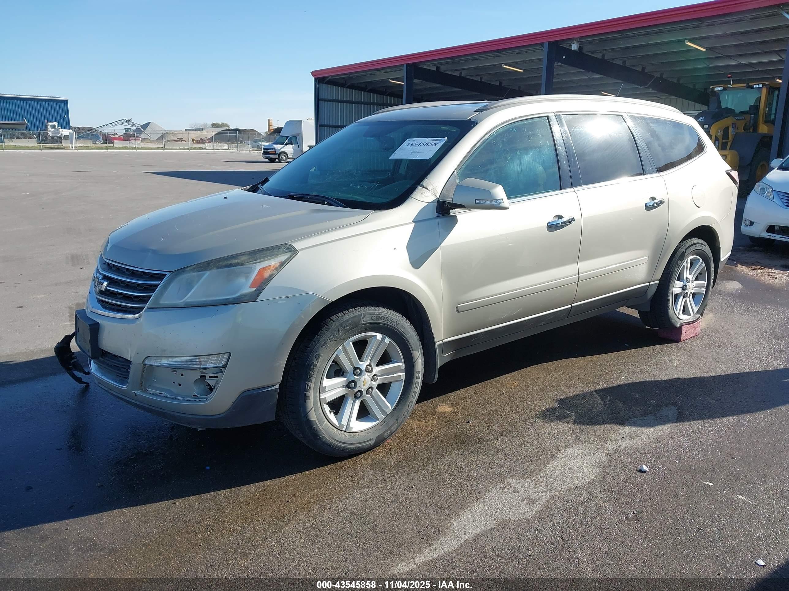 CHEVROLET TRAVERSE image 2
