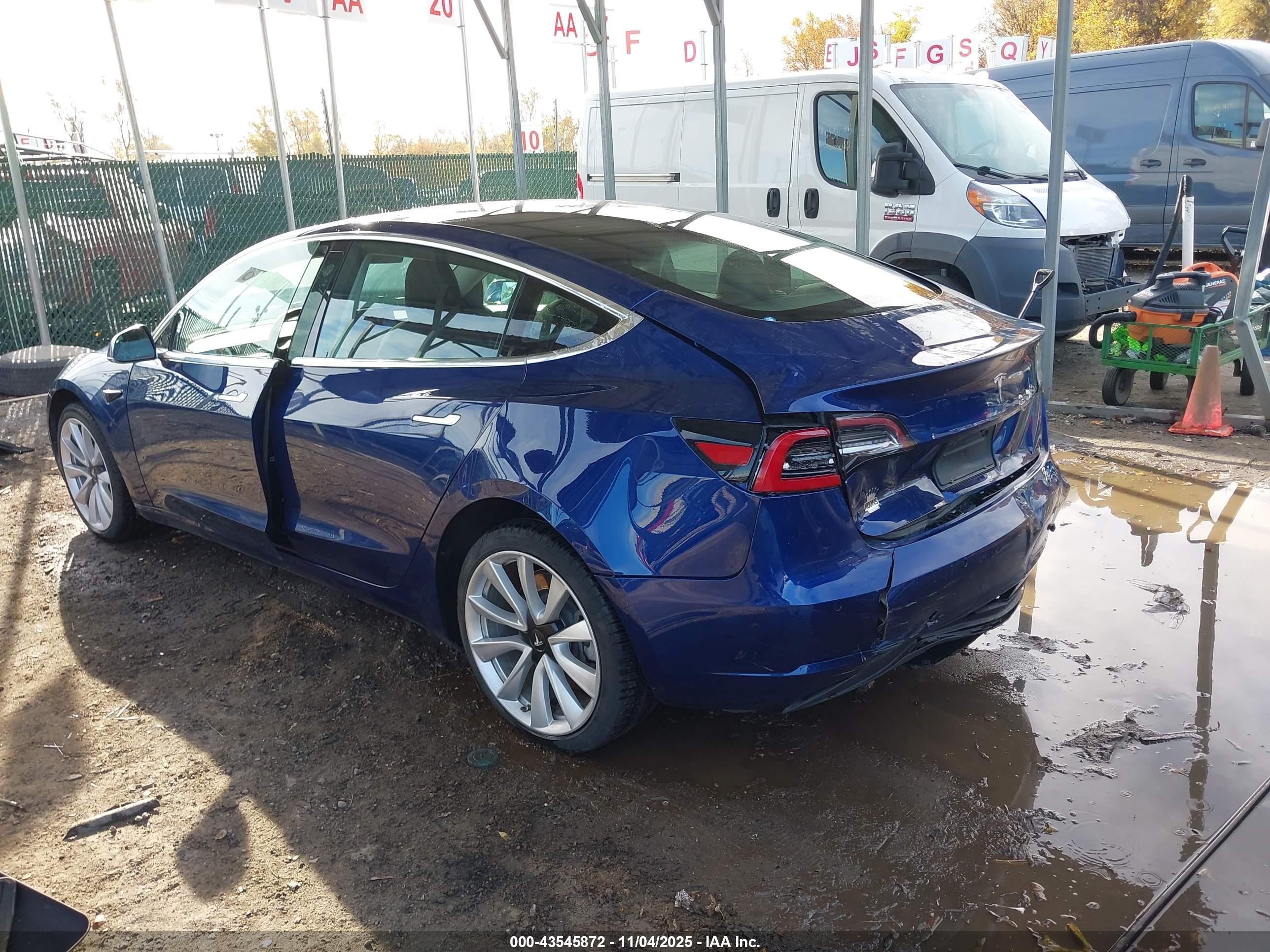 TESLA MODEL image 3