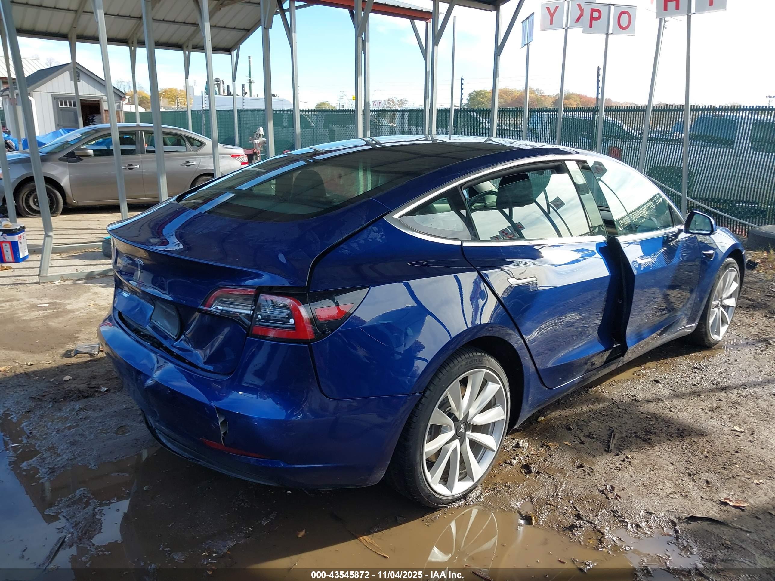 TESLA MODEL image 4