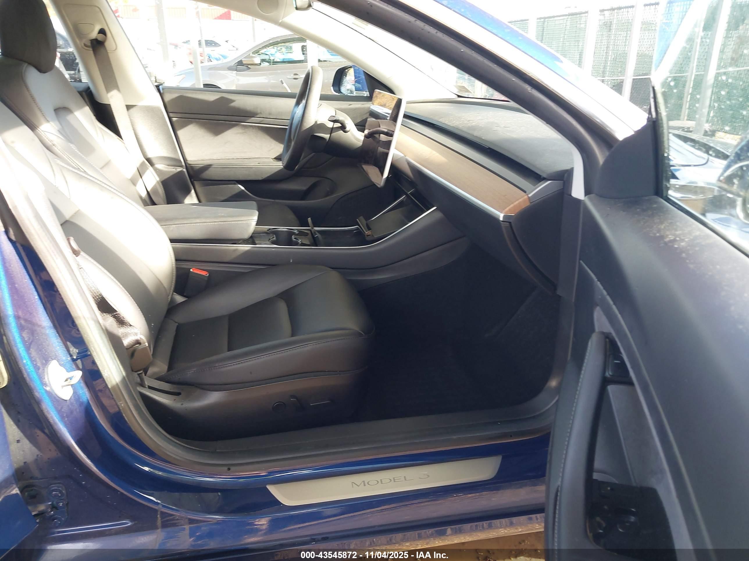 TESLA MODEL image 5