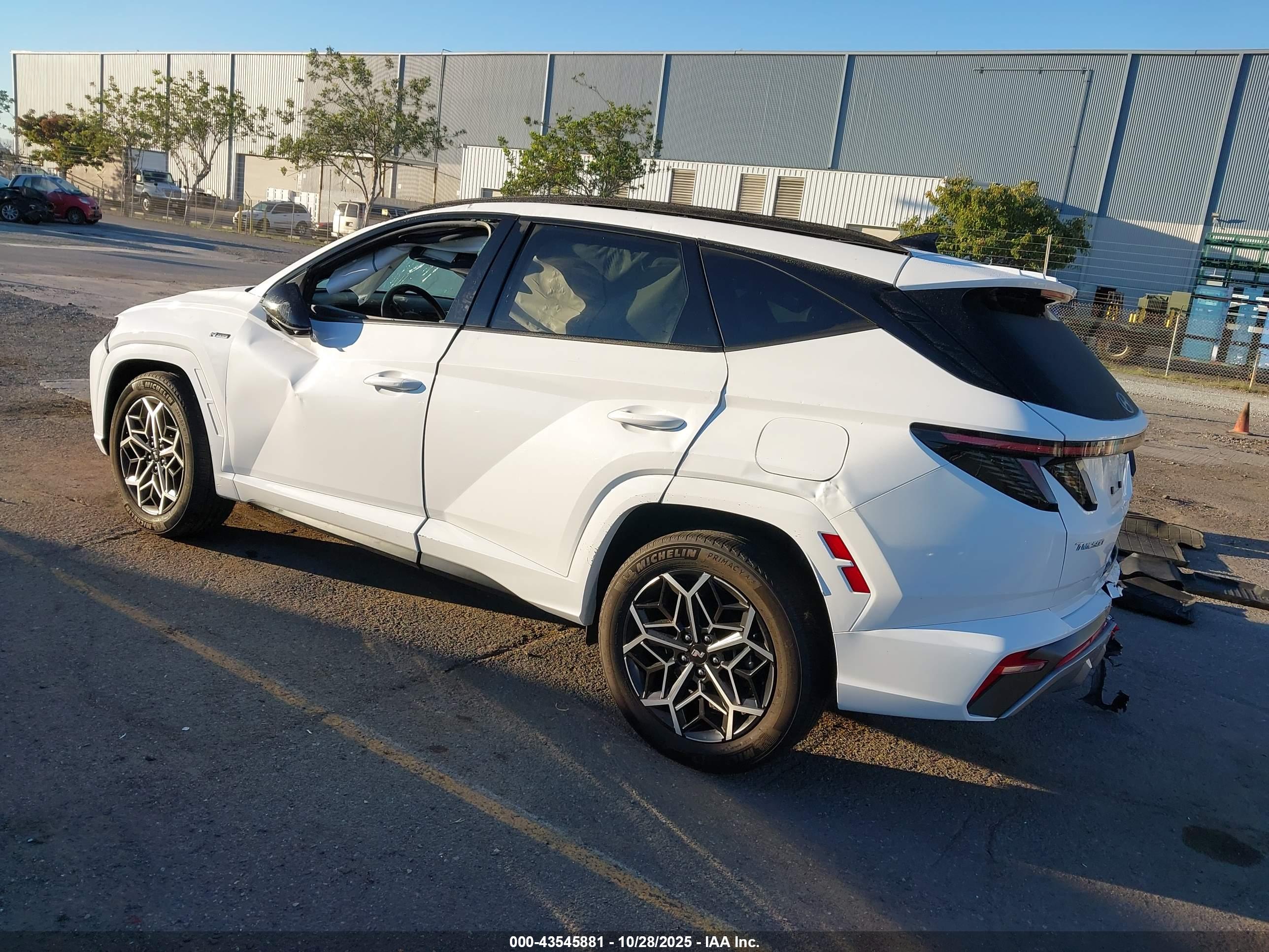 HYUNDAI TUCSON image 3