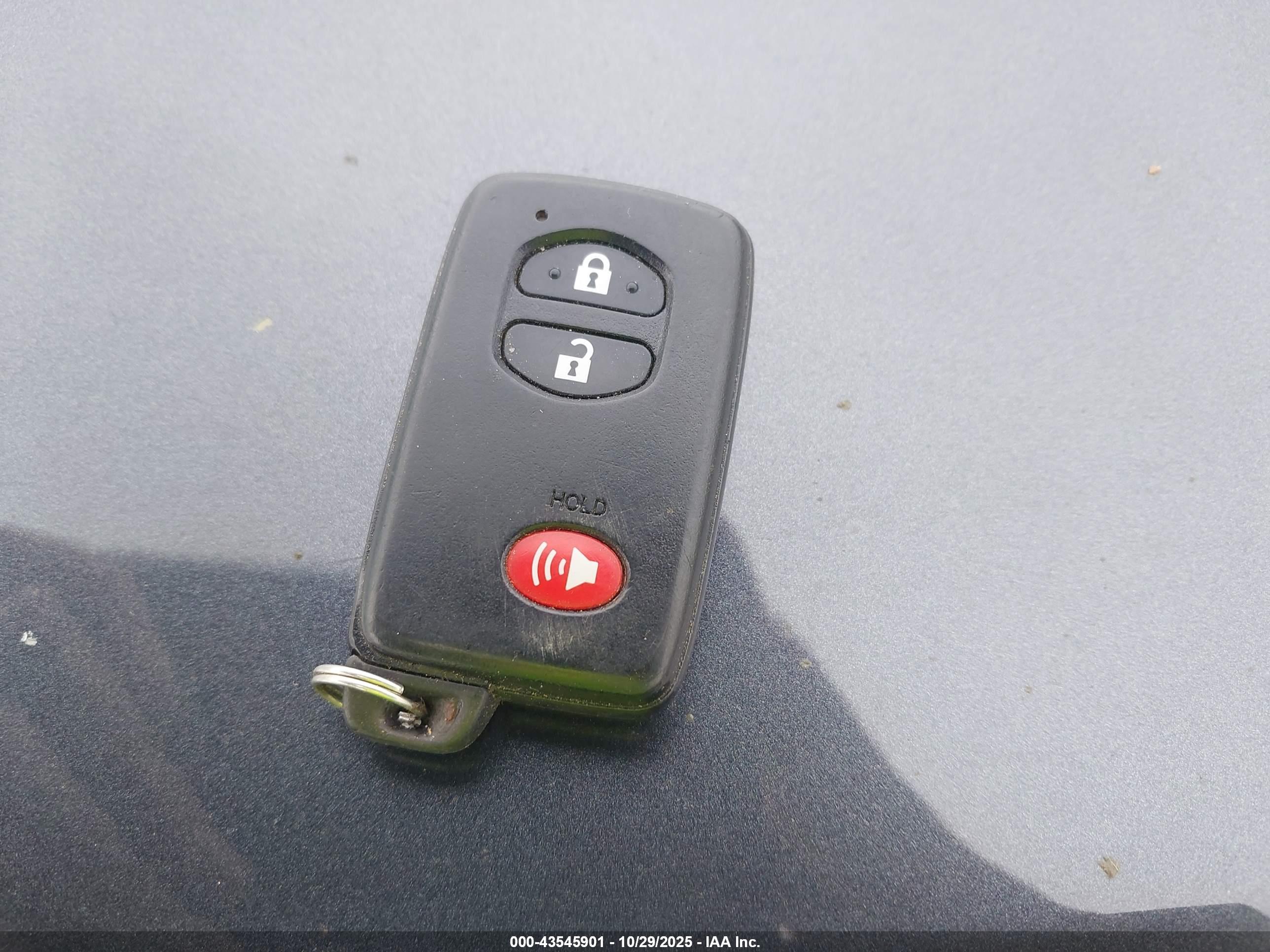 TOYOTA PRIUS image 11