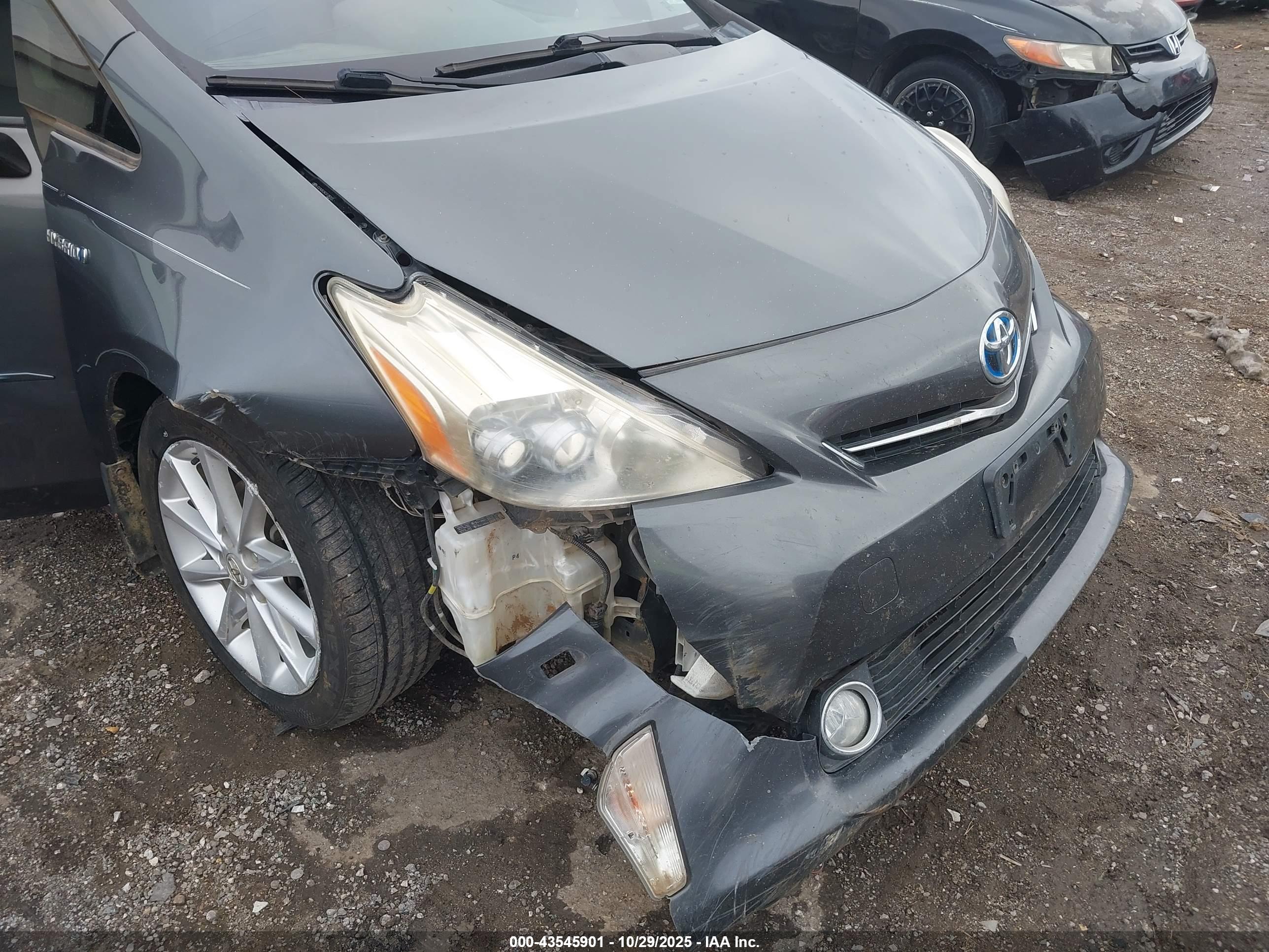 TOYOTA PRIUS image 6