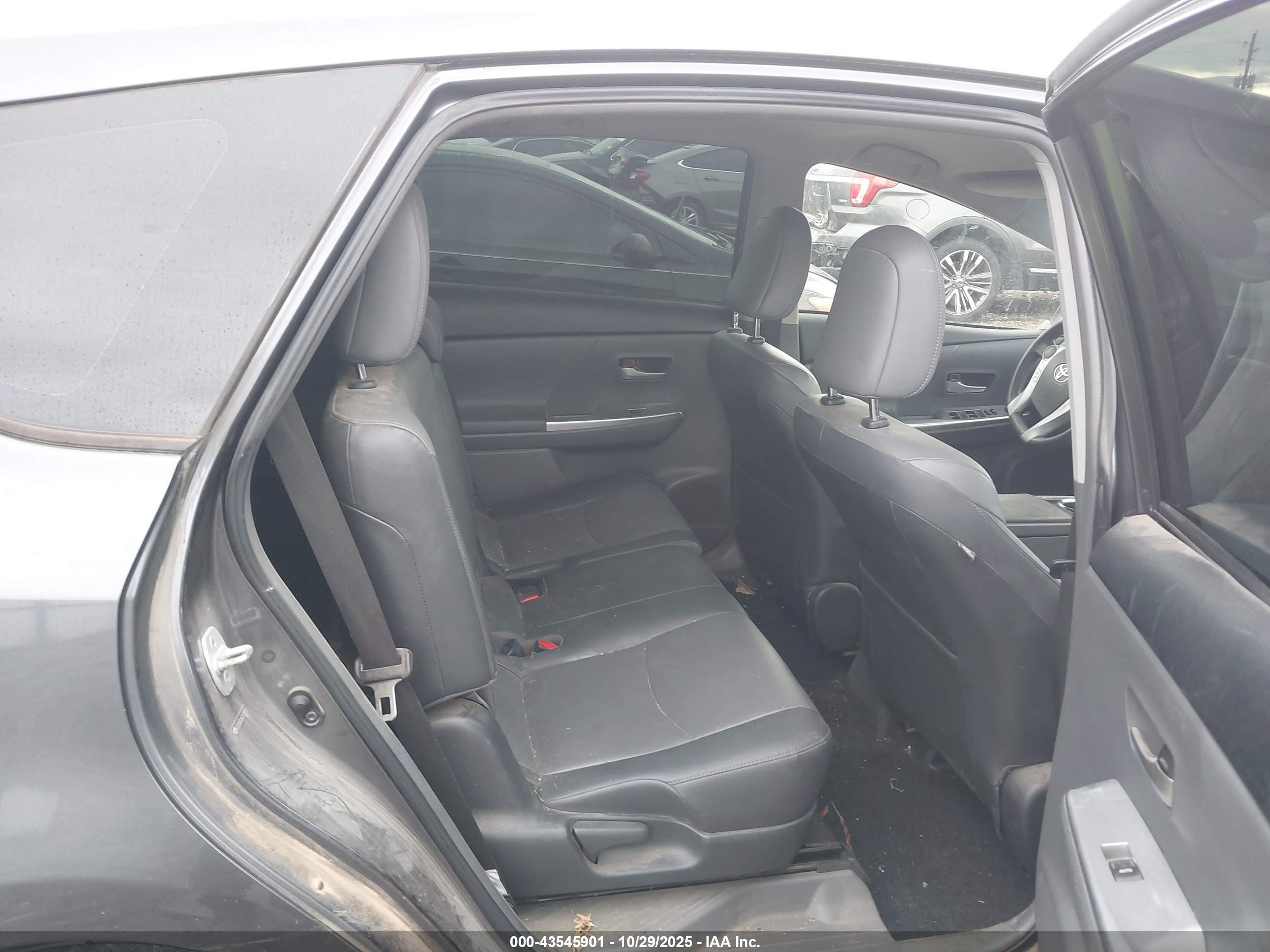 TOYOTA PRIUS image 8