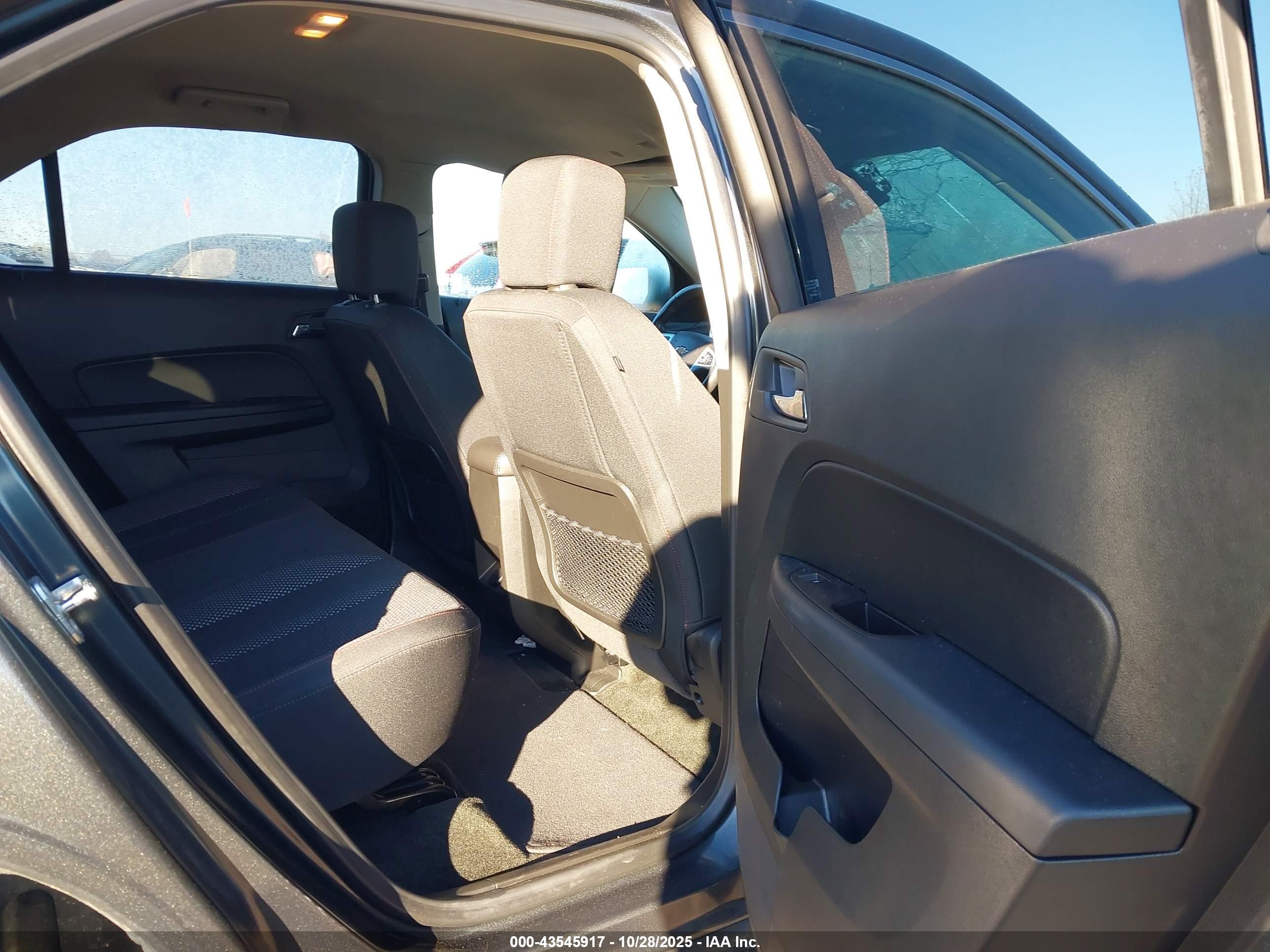 CHEVROLET EQUINOX image 8