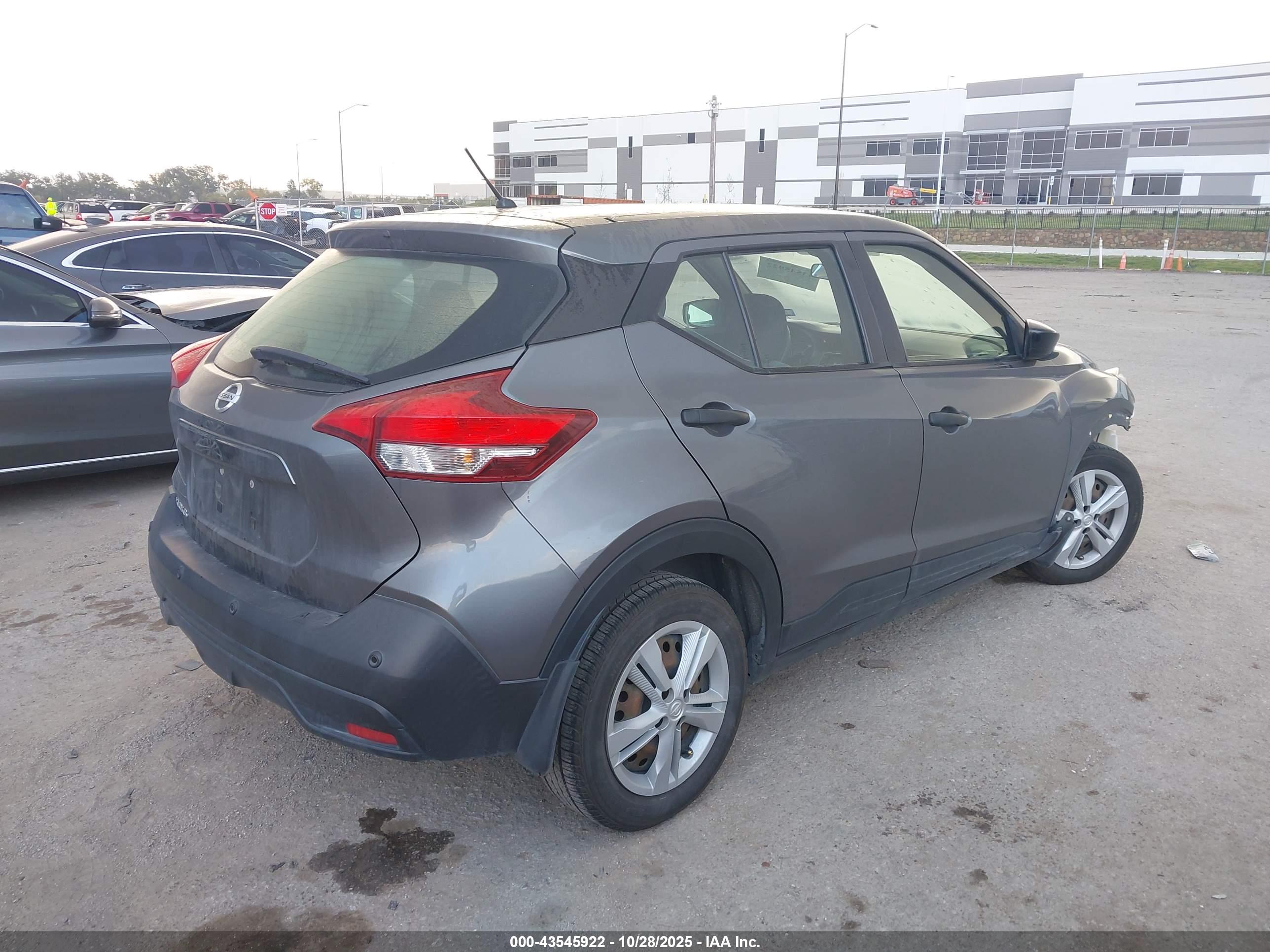 NISSAN KICKS image 4