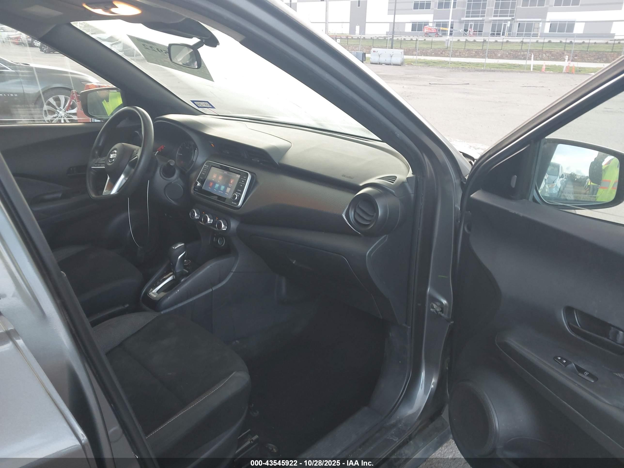 NISSAN KICKS image 5