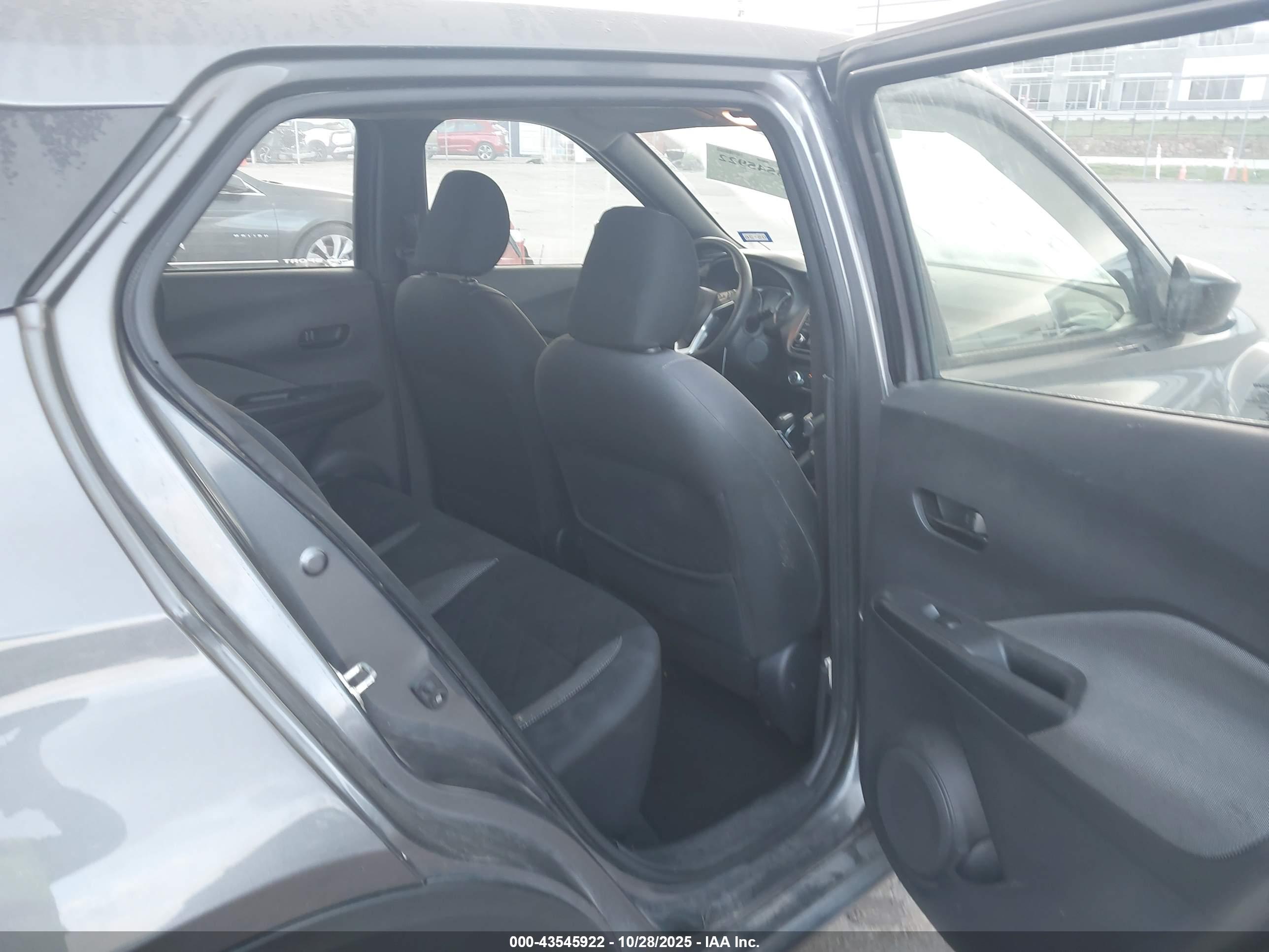 NISSAN KICKS image 8