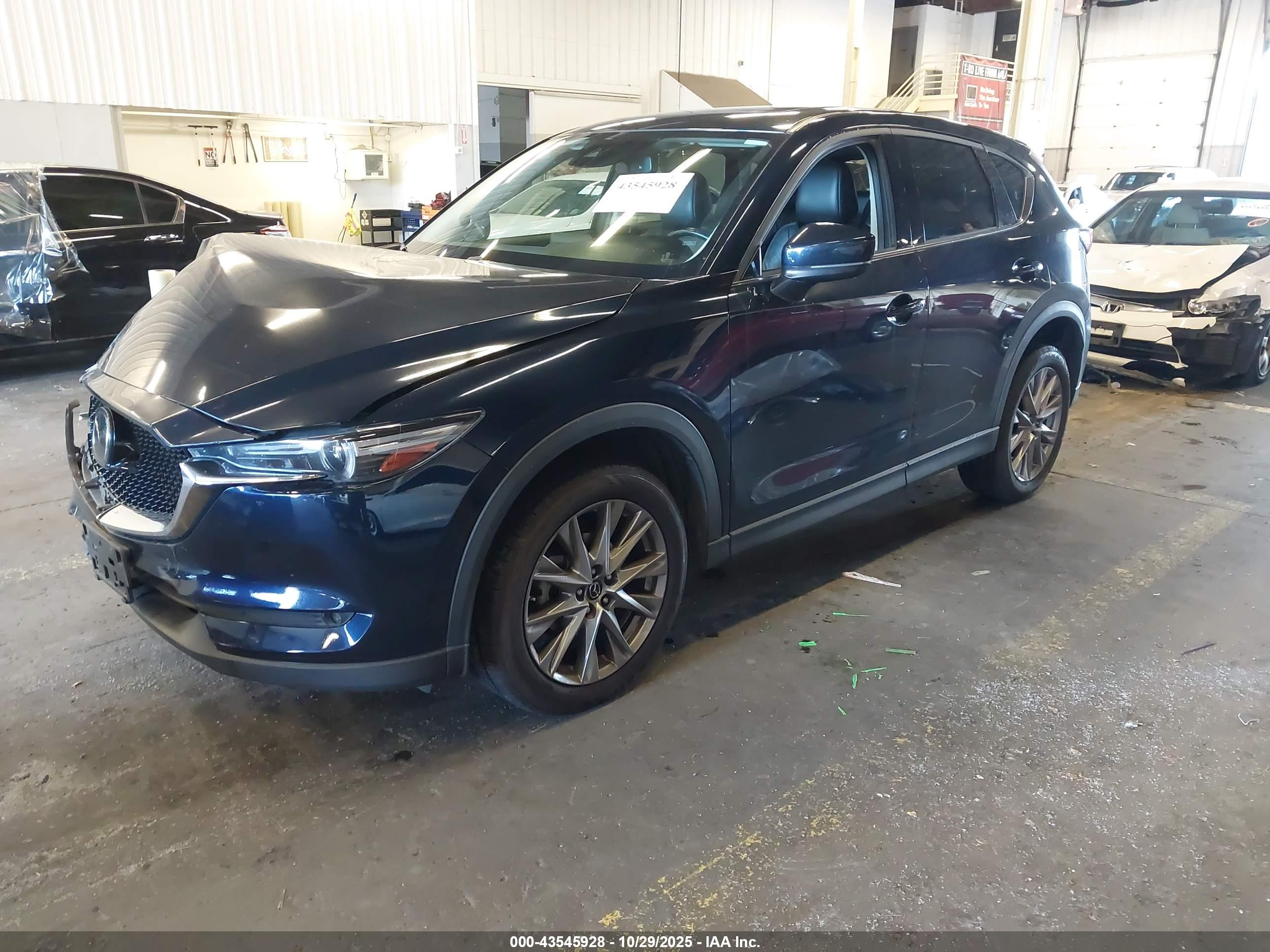 MAZDA CX-5 image 2