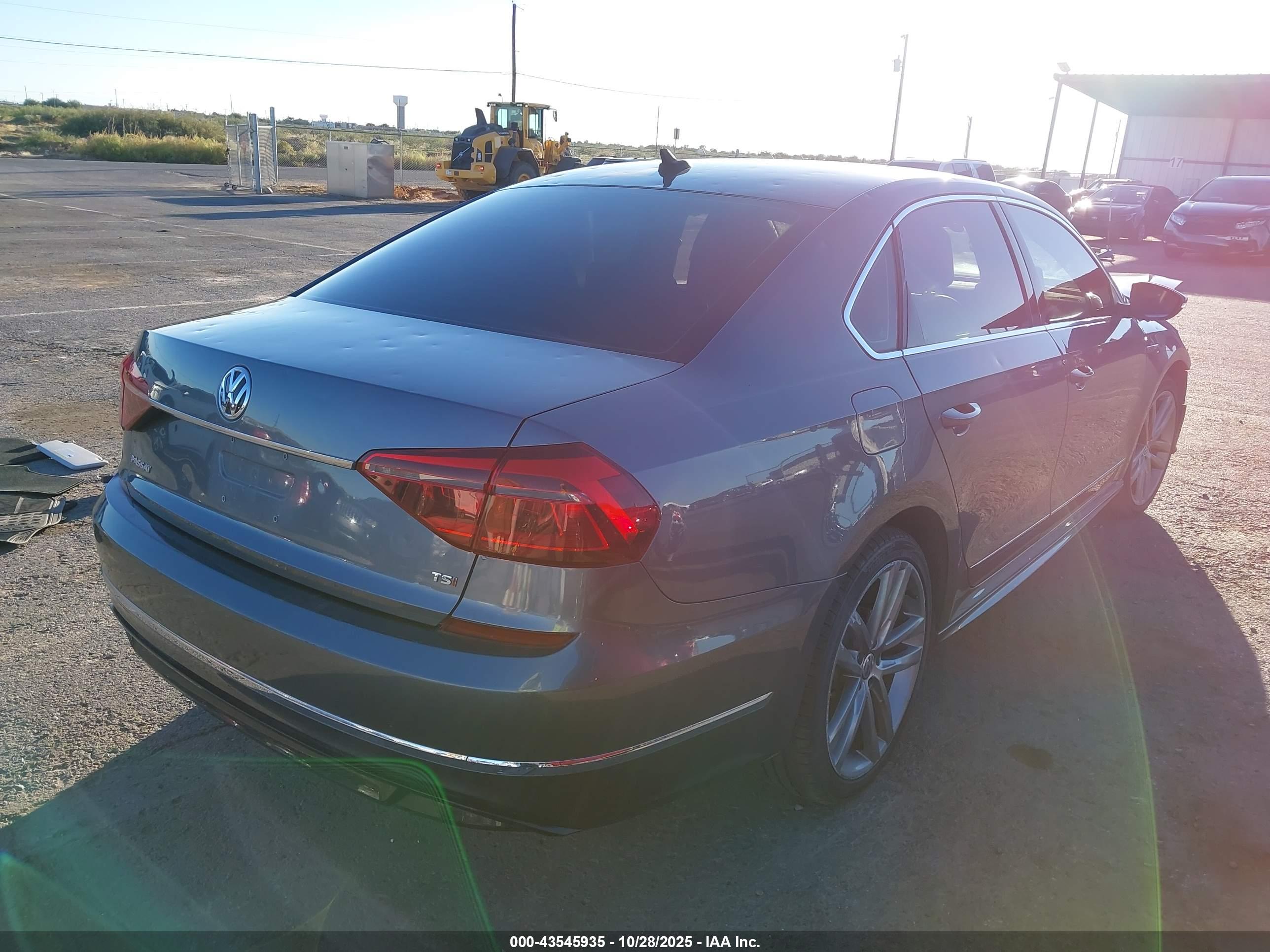 VOLKSWAGEN PASSAT image 4