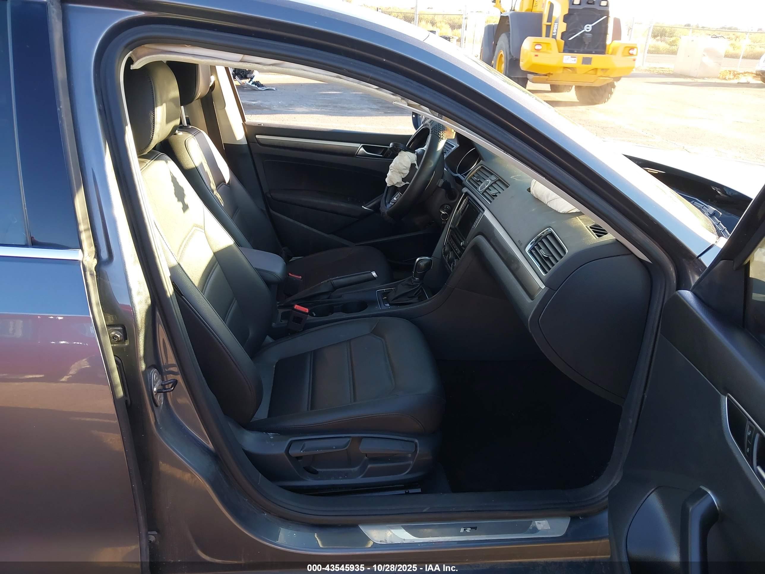 VOLKSWAGEN PASSAT image 5
