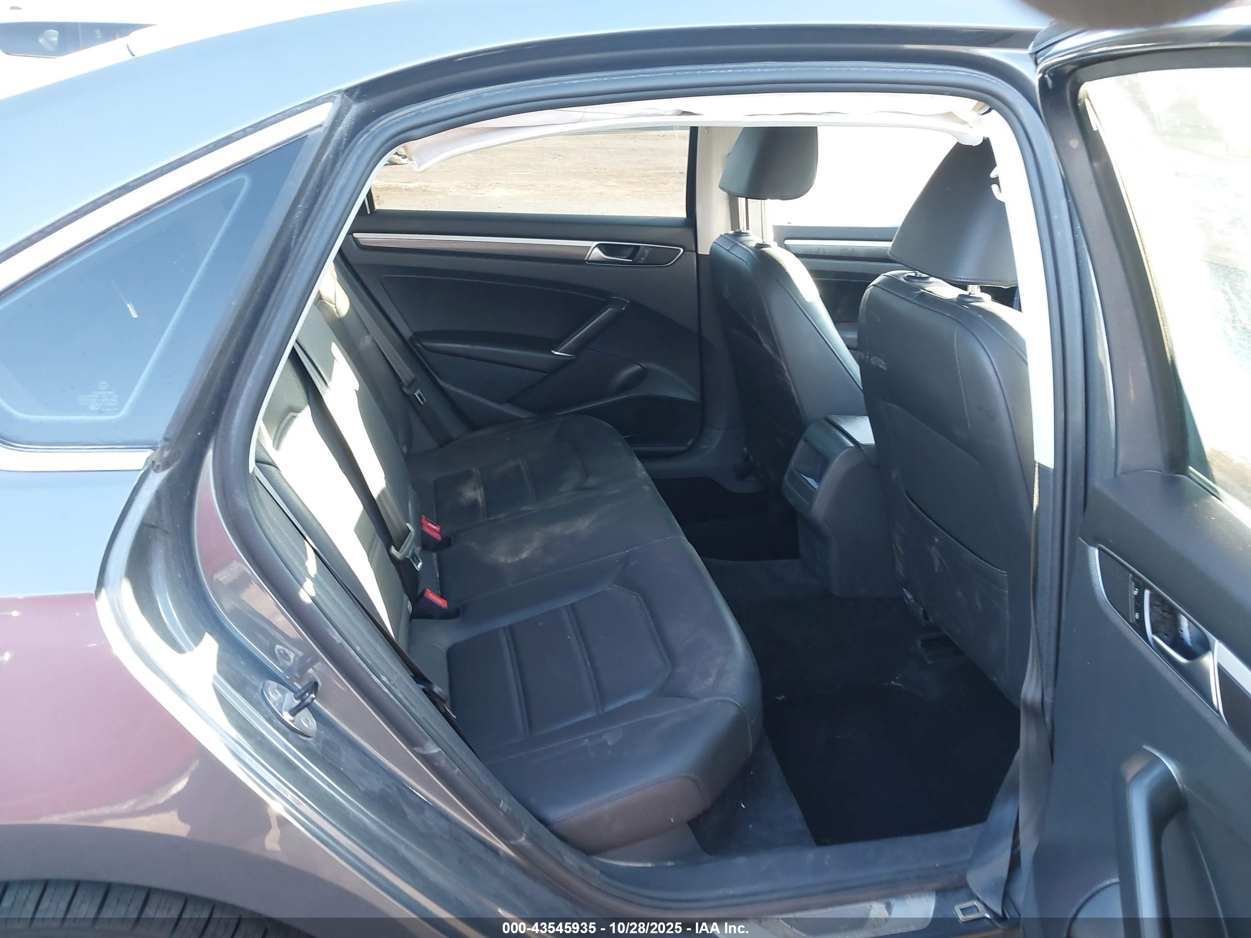 VOLKSWAGEN PASSAT image 8