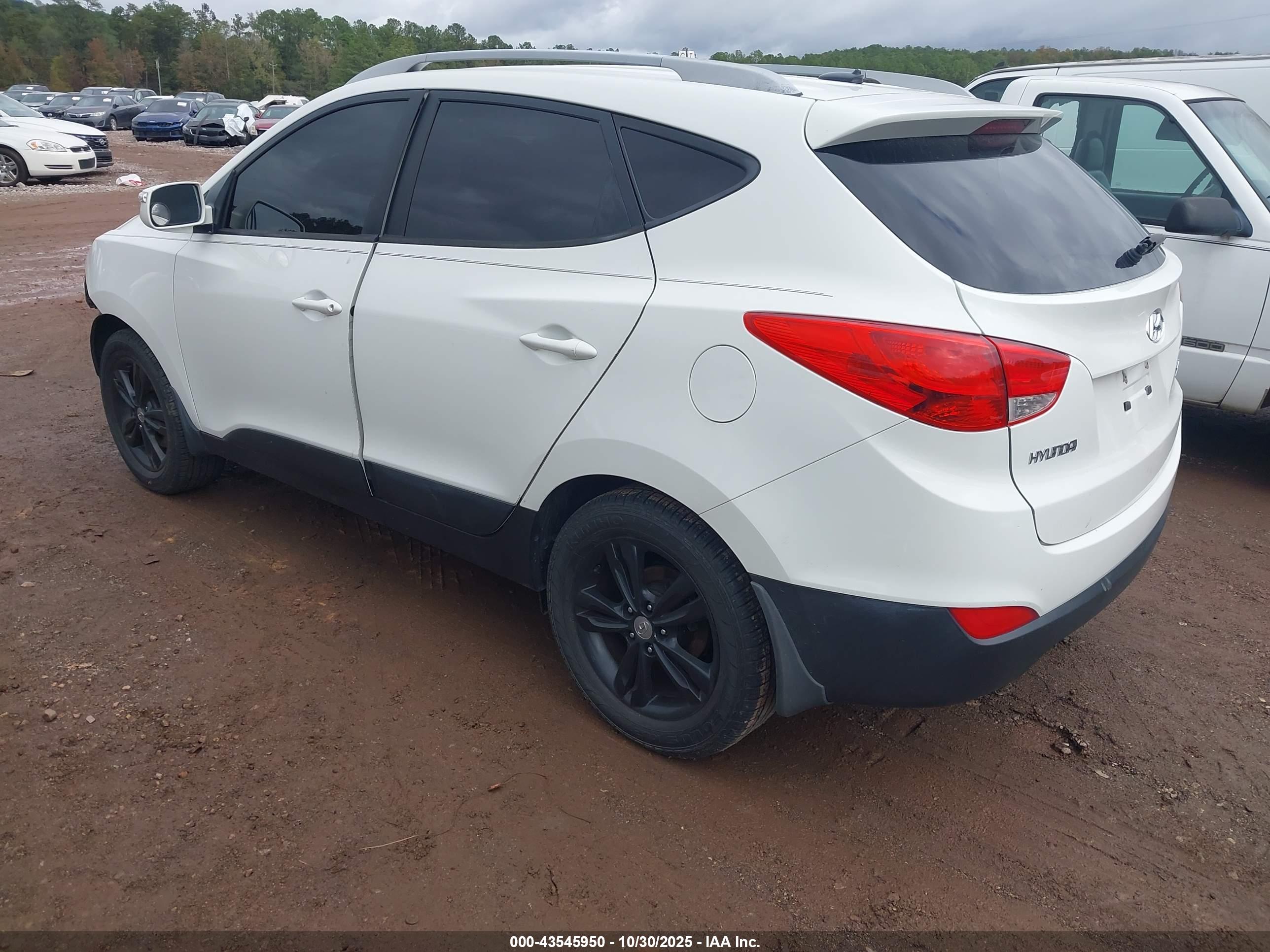 HYUNDAI TUCSON image 3