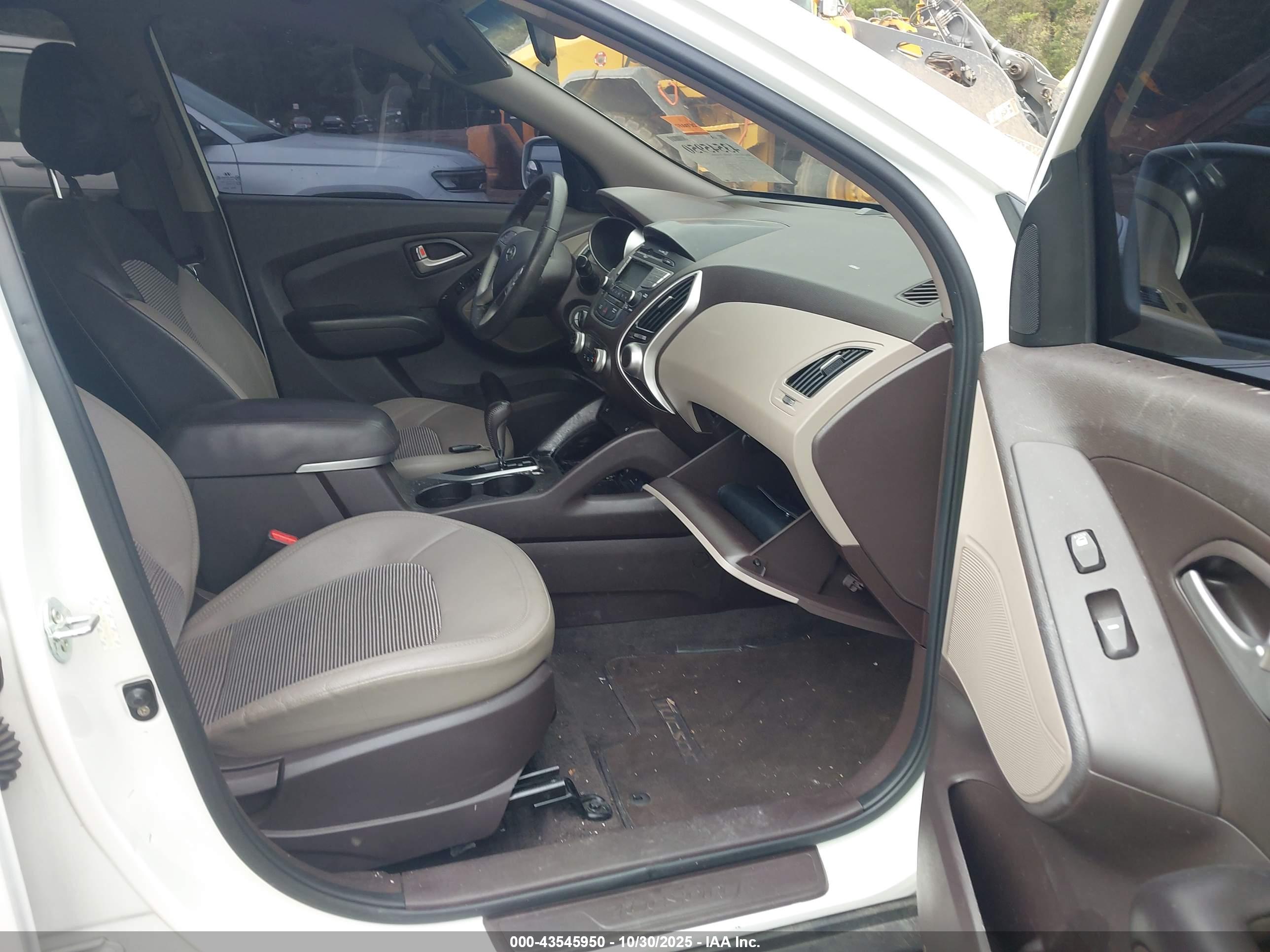 HYUNDAI TUCSON image 5