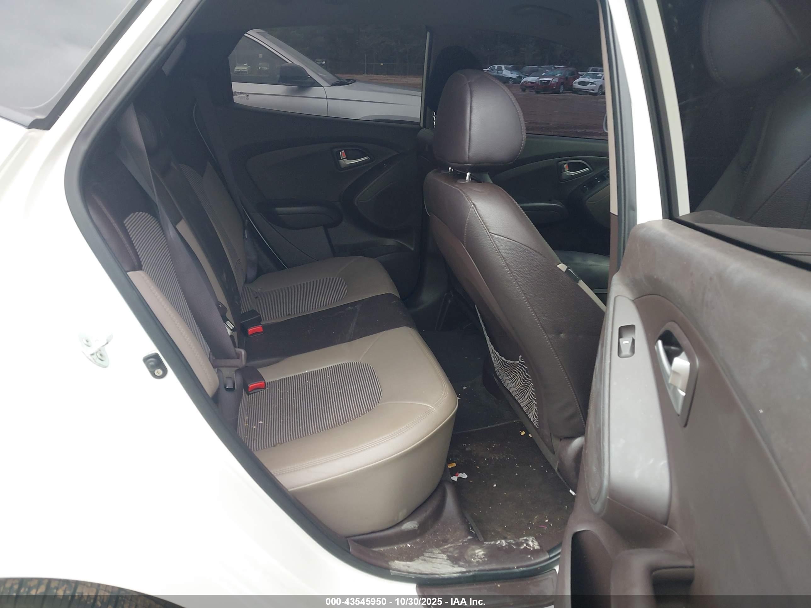 HYUNDAI TUCSON image 8