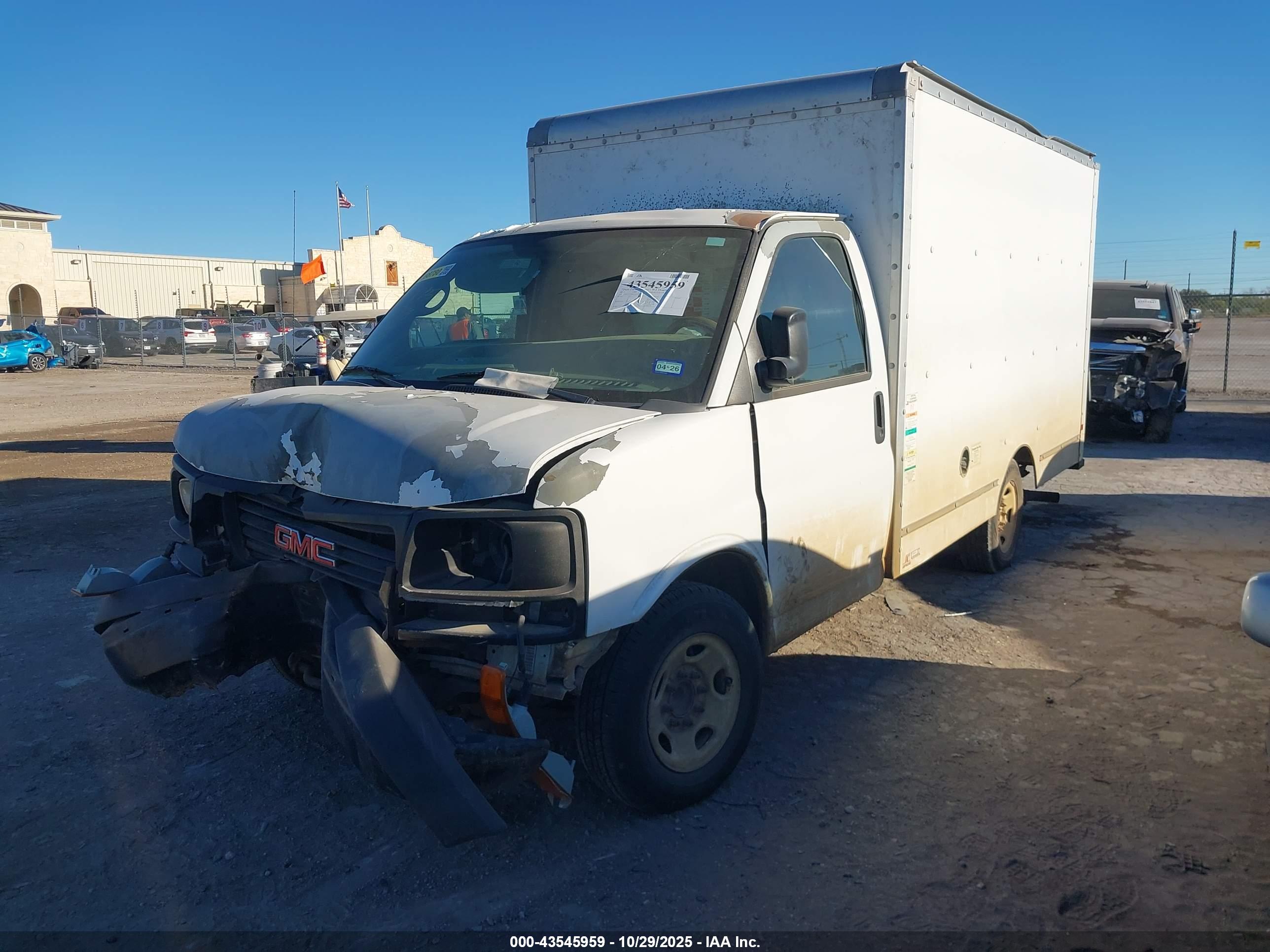GMC SAVANA image 2