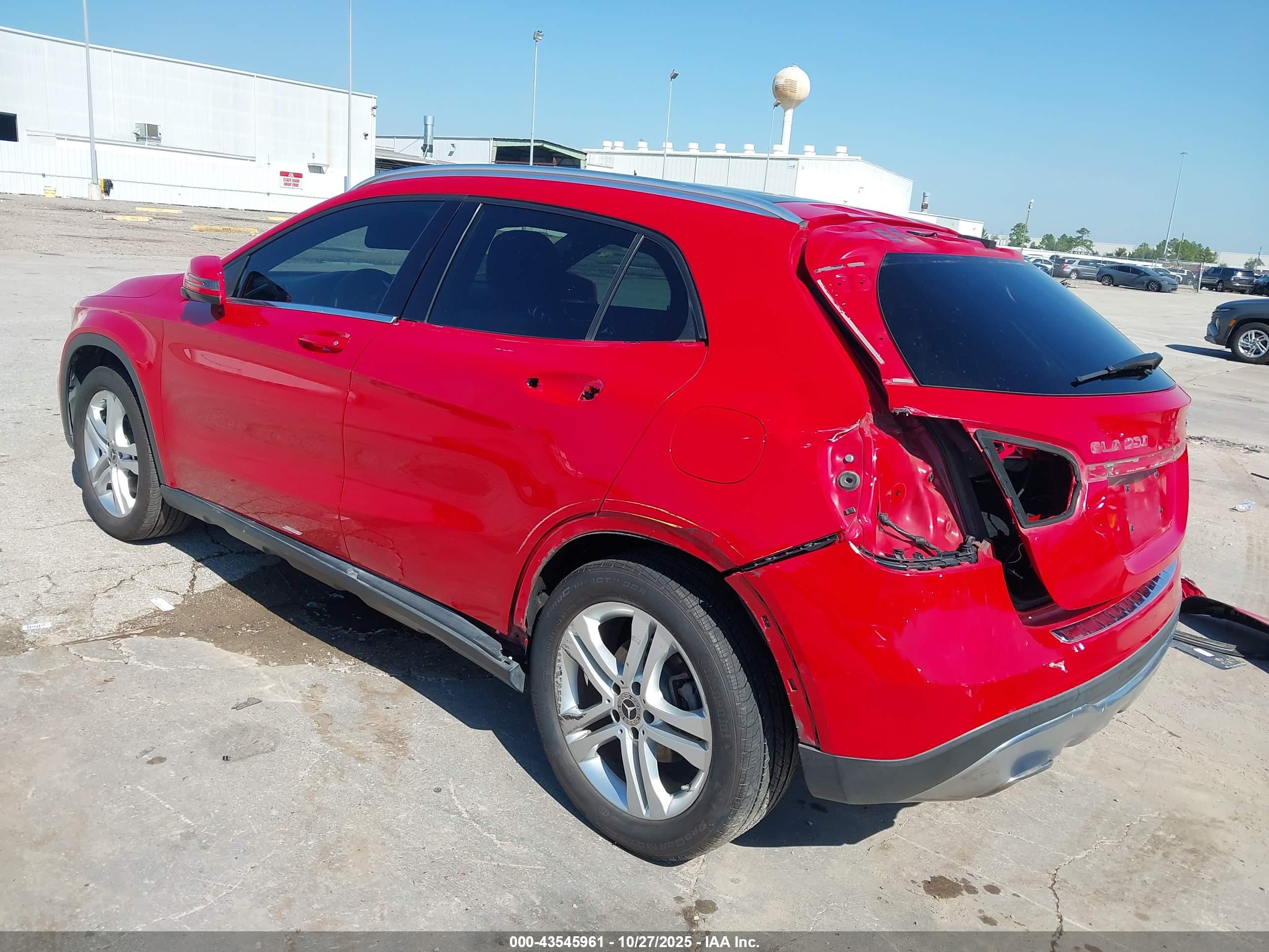MERCEDES-BENZ GLA image 3
