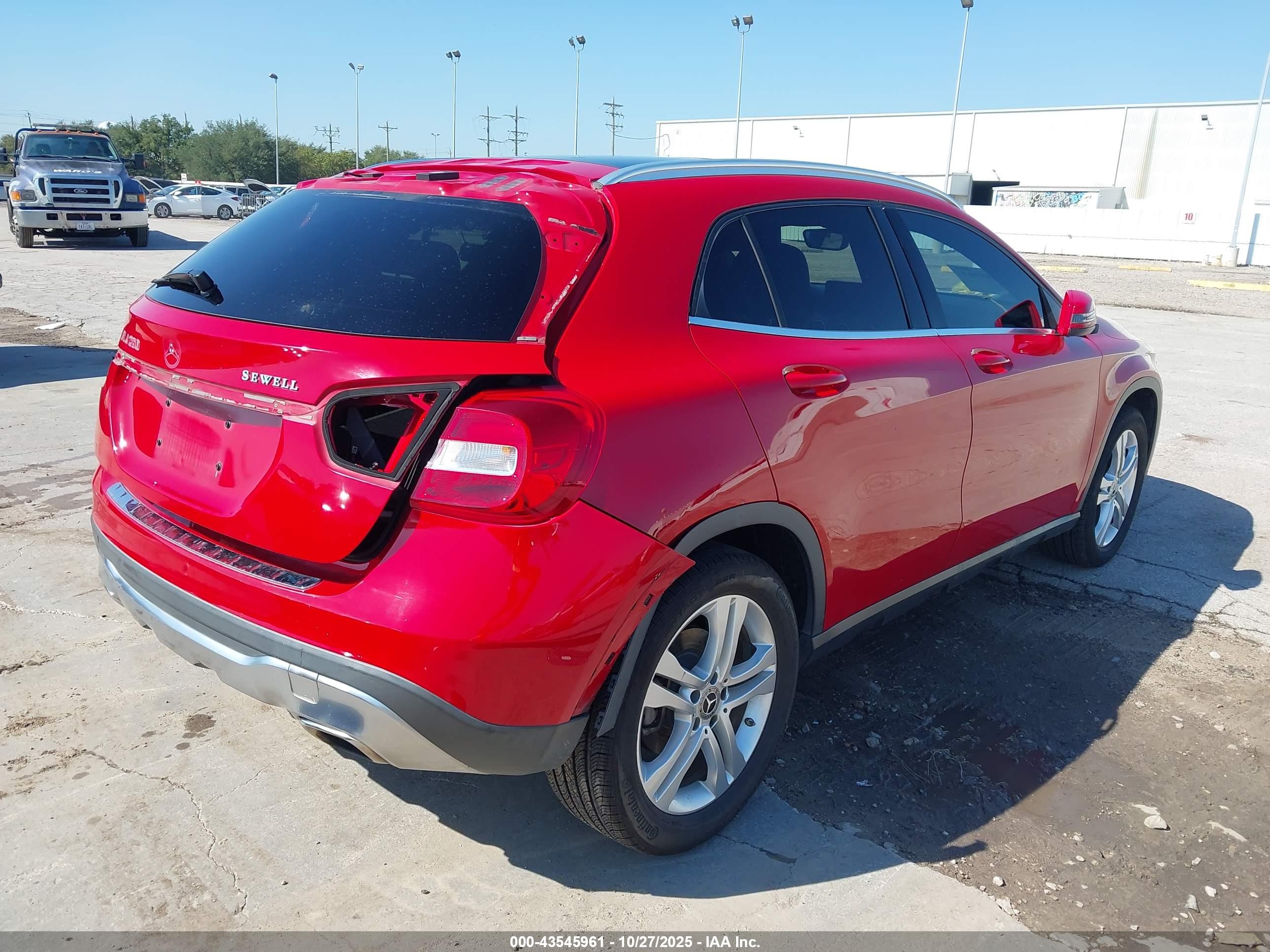 MERCEDES-BENZ GLA image 4