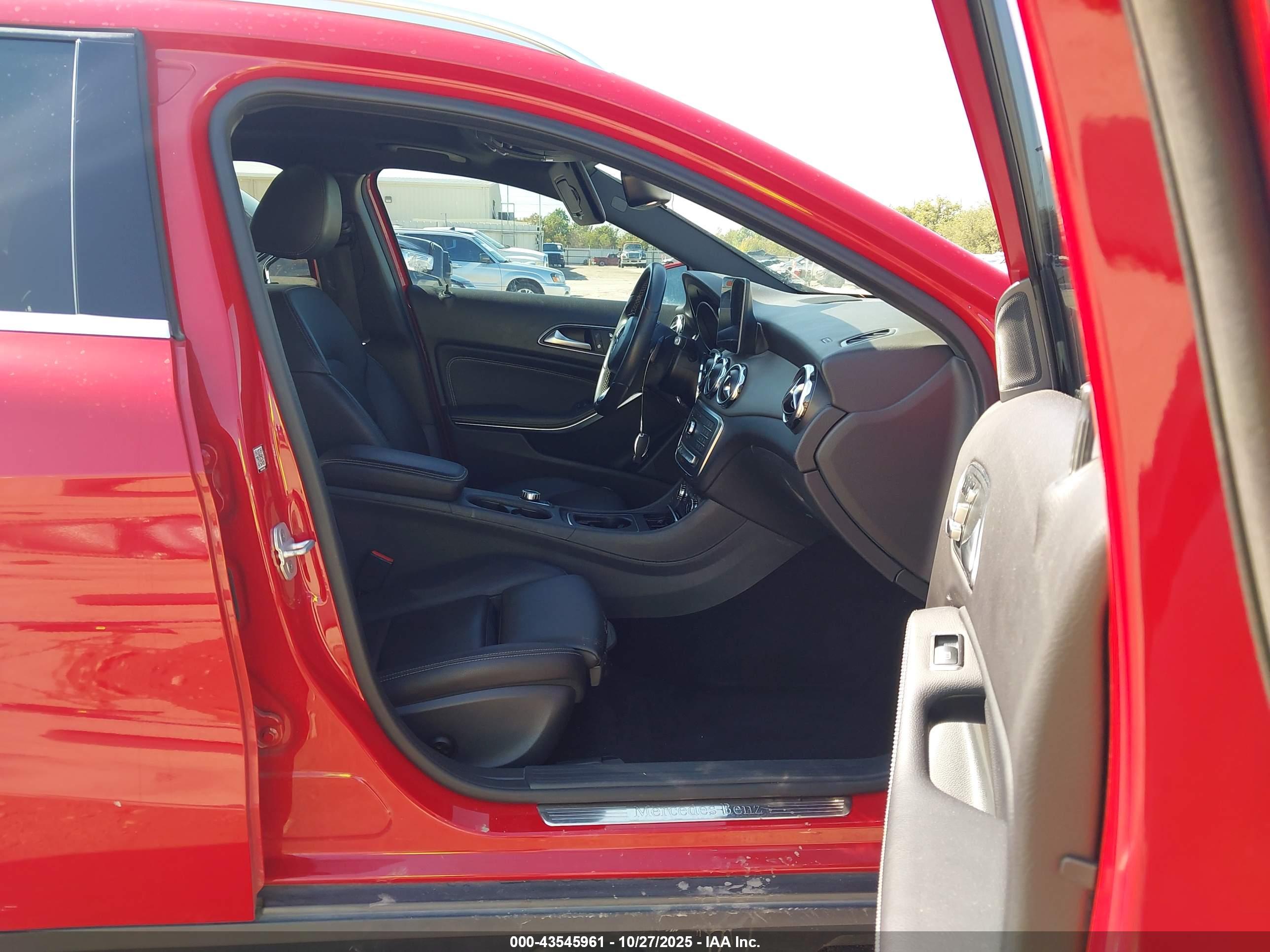 MERCEDES-BENZ GLA image 5