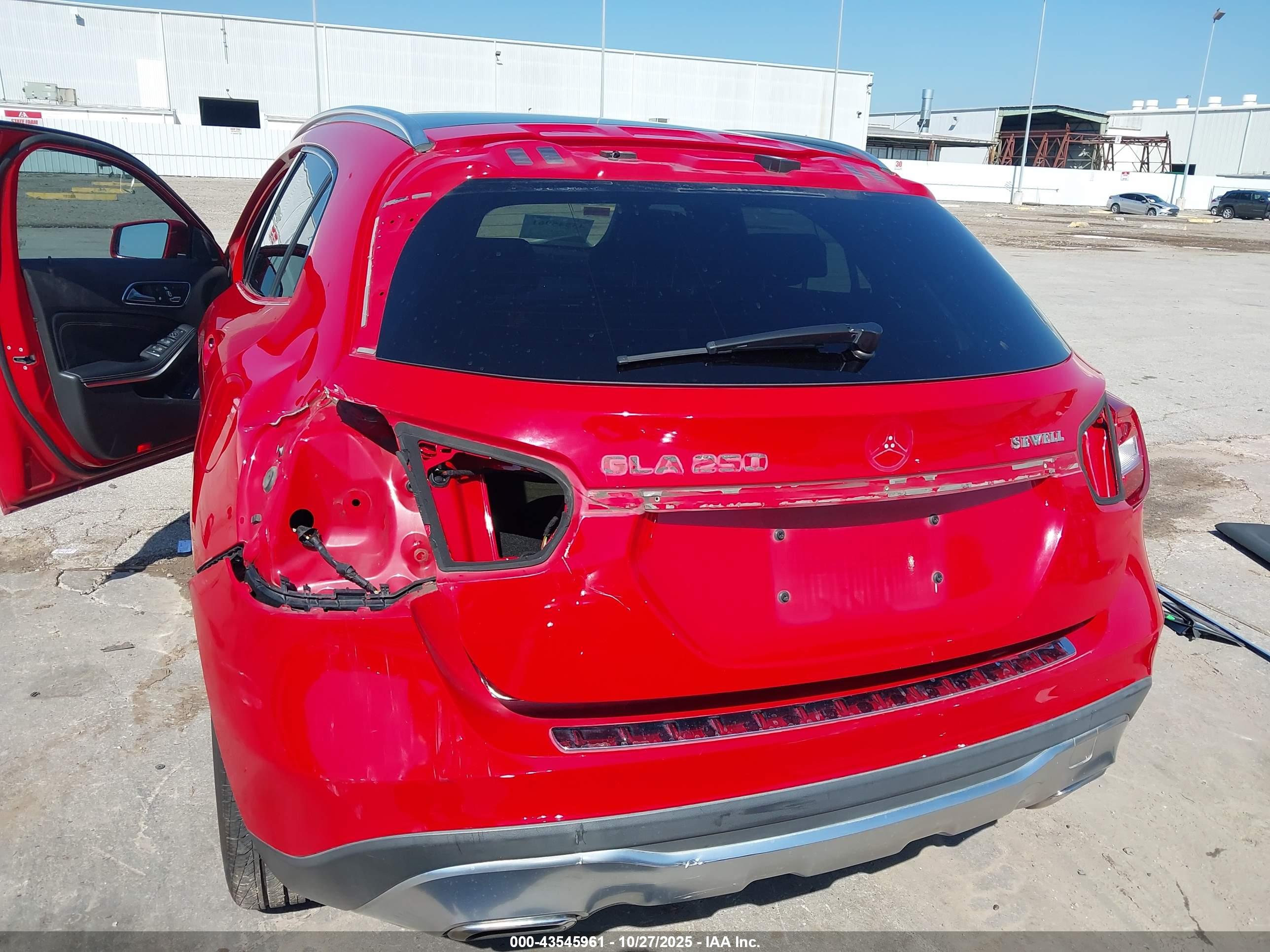 MERCEDES-BENZ GLA image 6