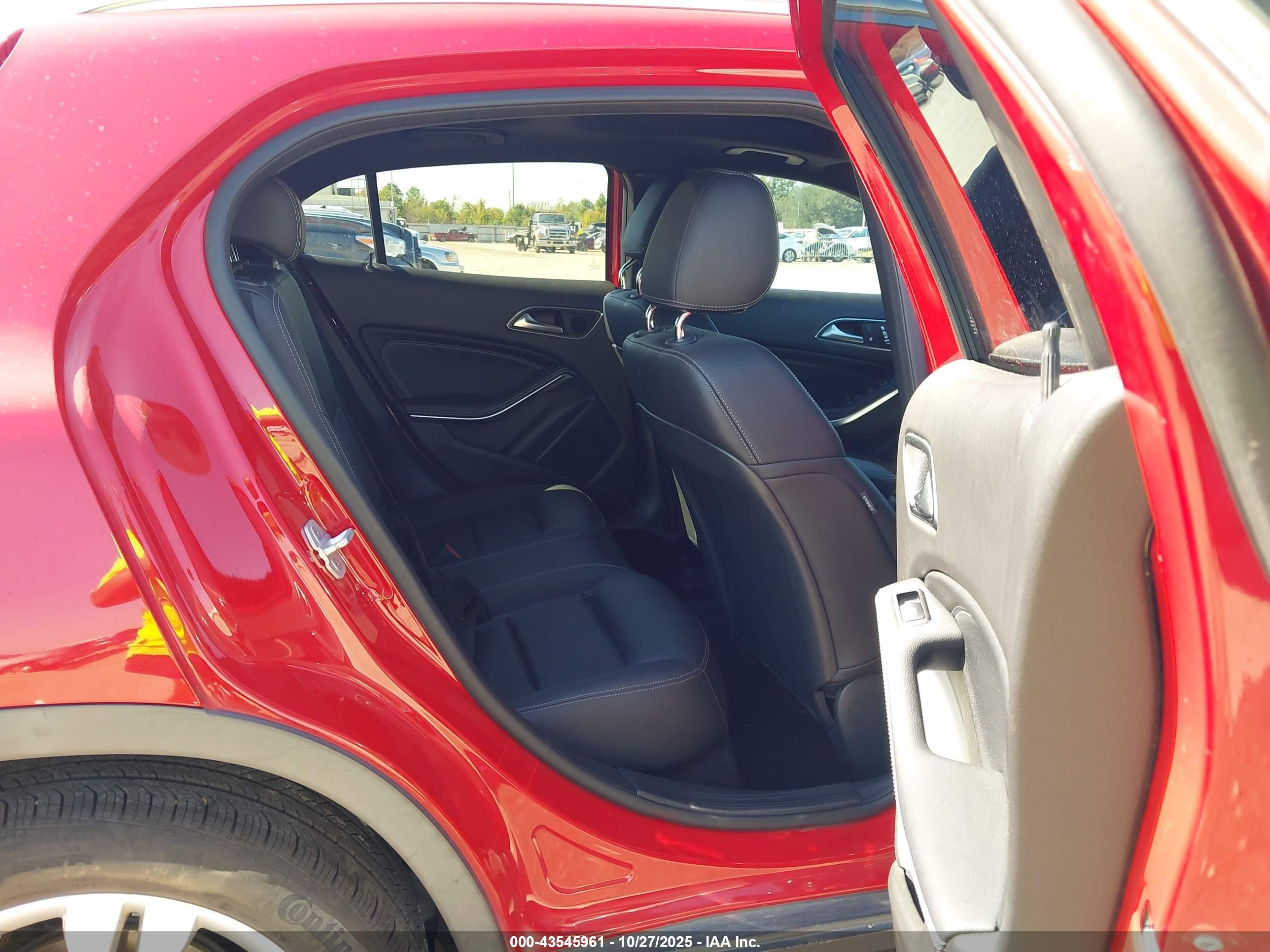 MERCEDES-BENZ GLA image 8