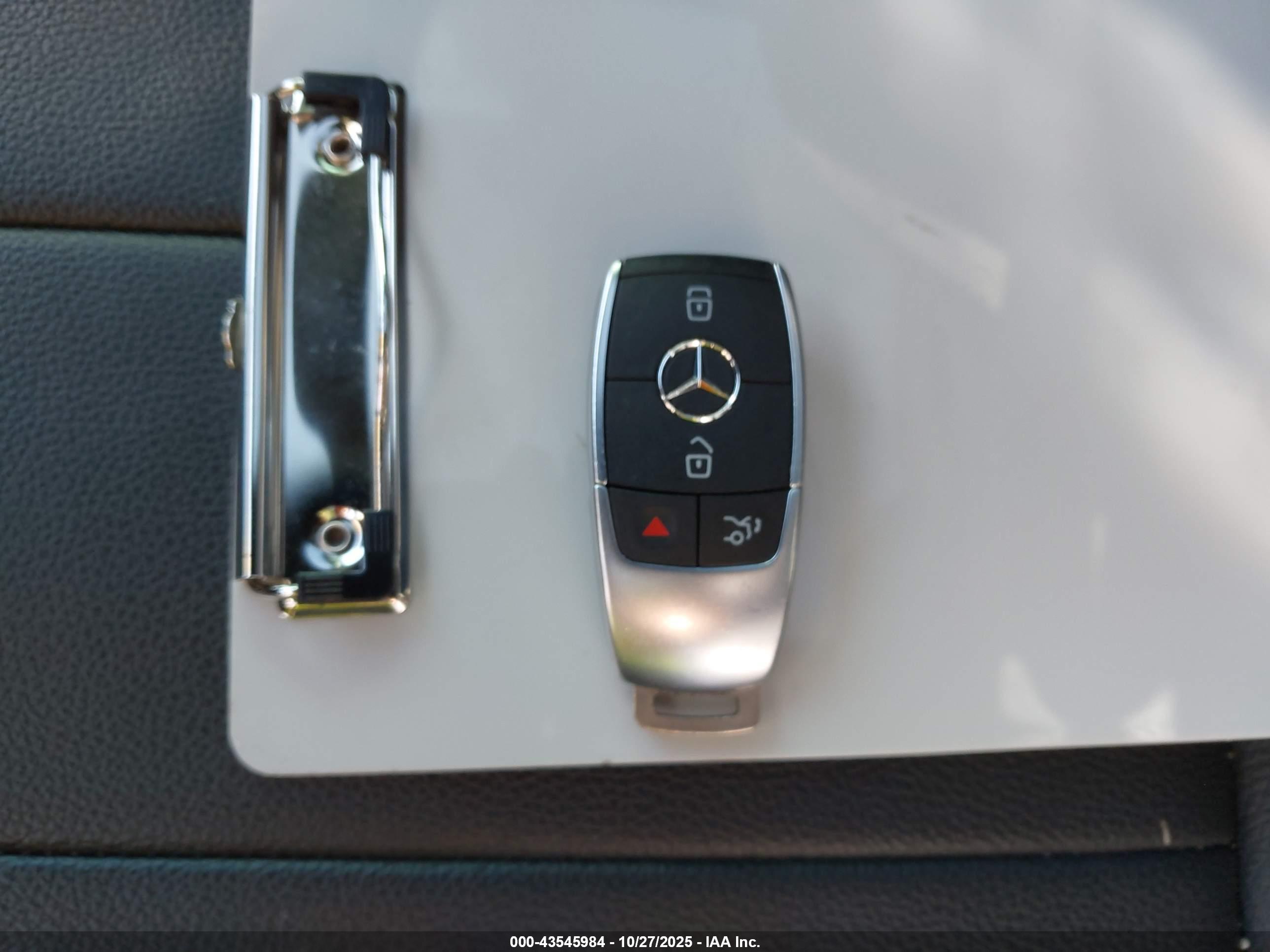 MERCEDES-BENZ GLB image 11
