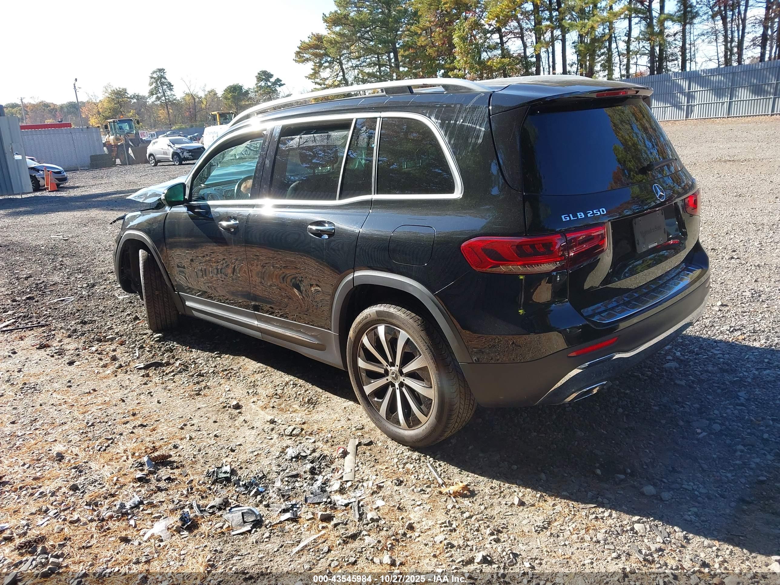 MERCEDES-BENZ GLB image 3