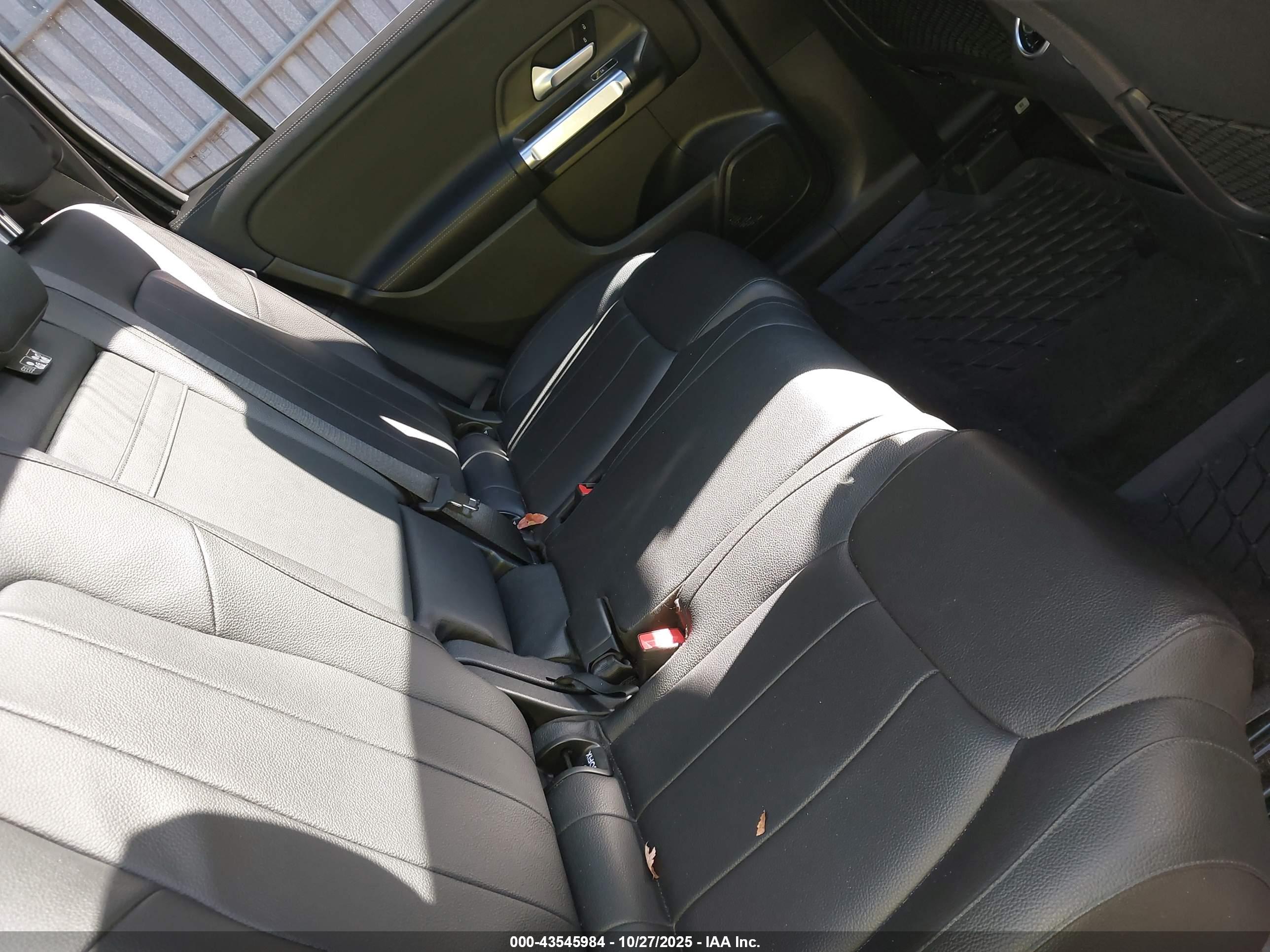 MERCEDES-BENZ GLB image 8