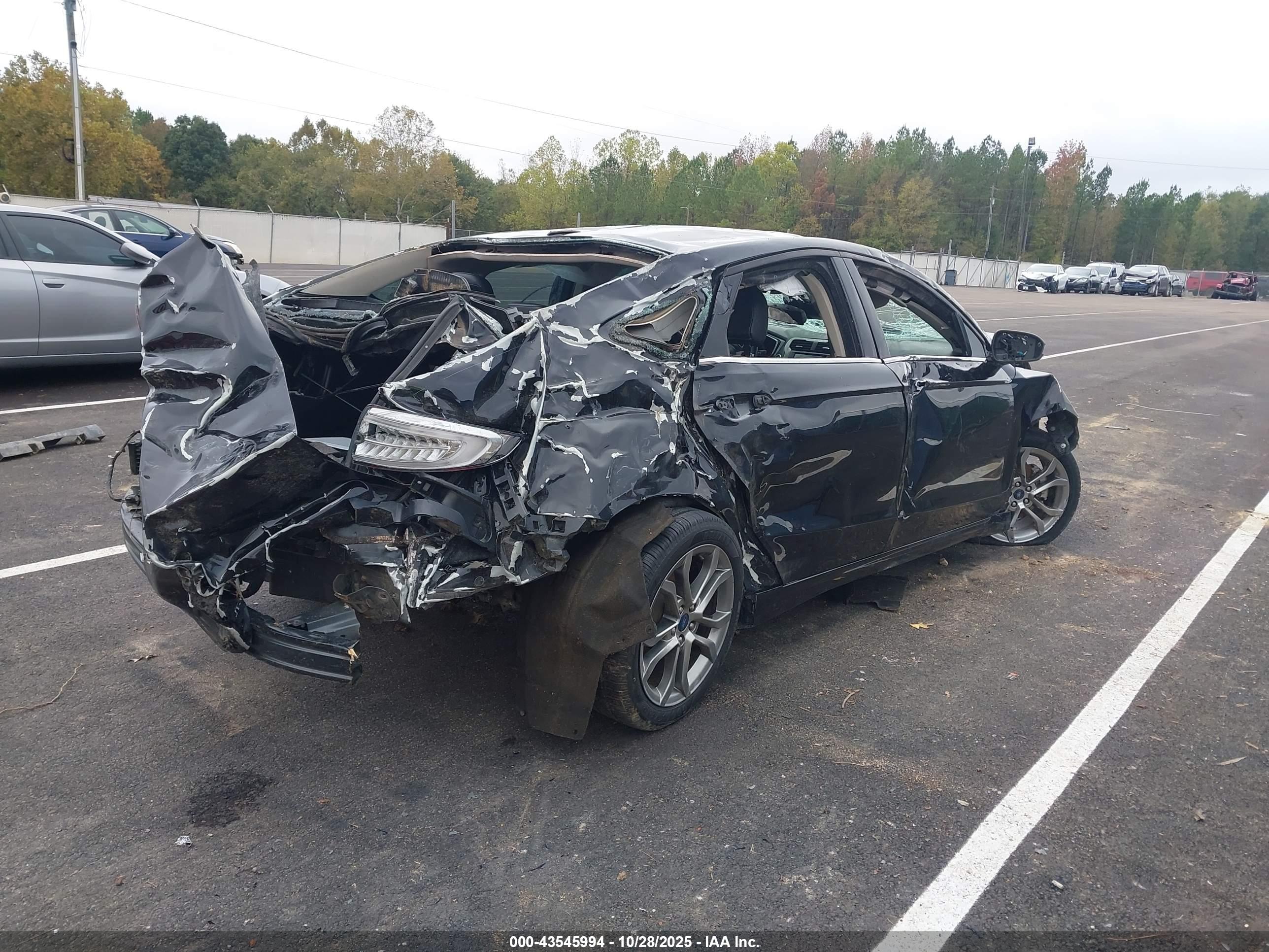 FORD FUSION image 4