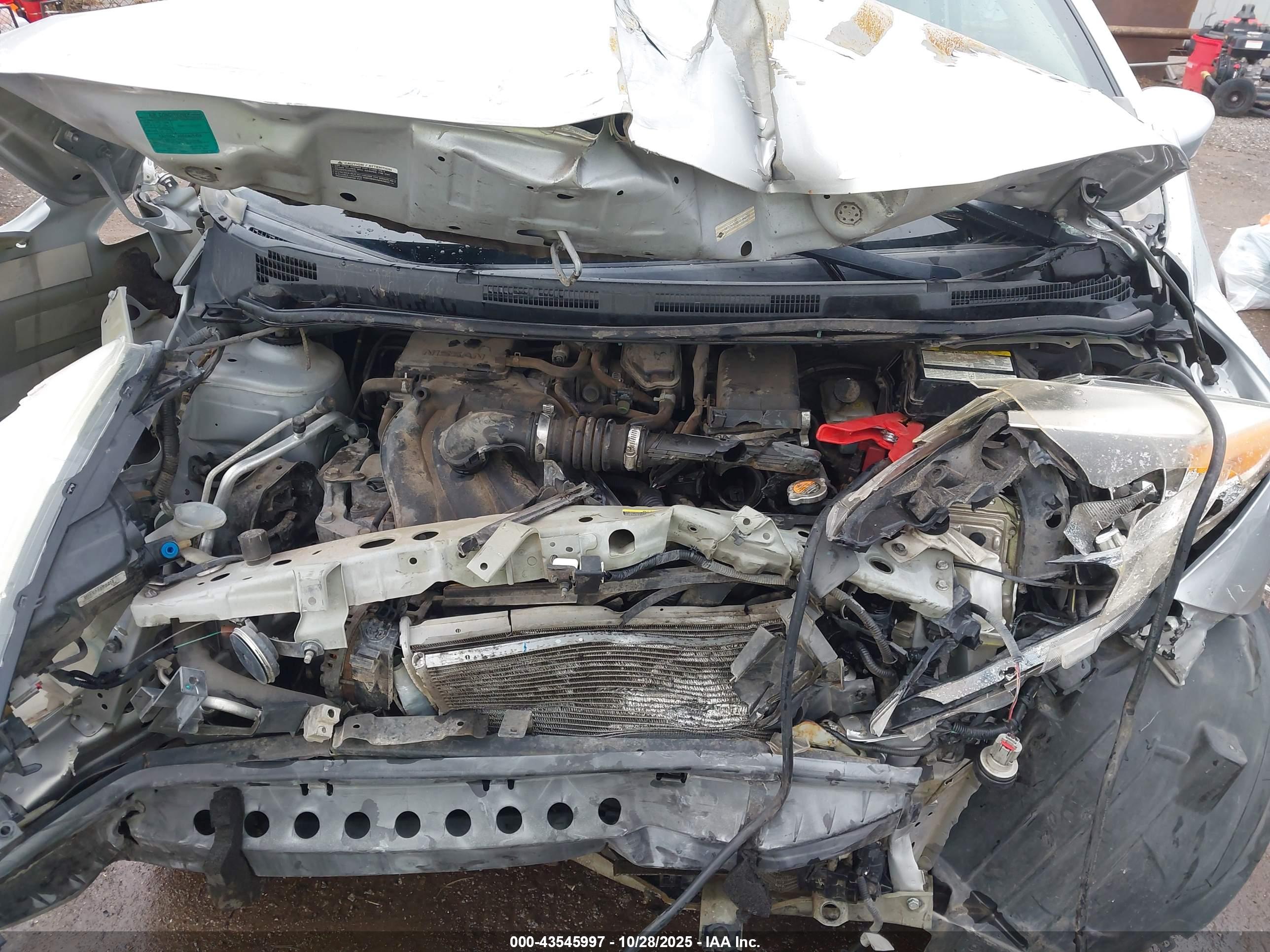NISSAN VERSA image 10