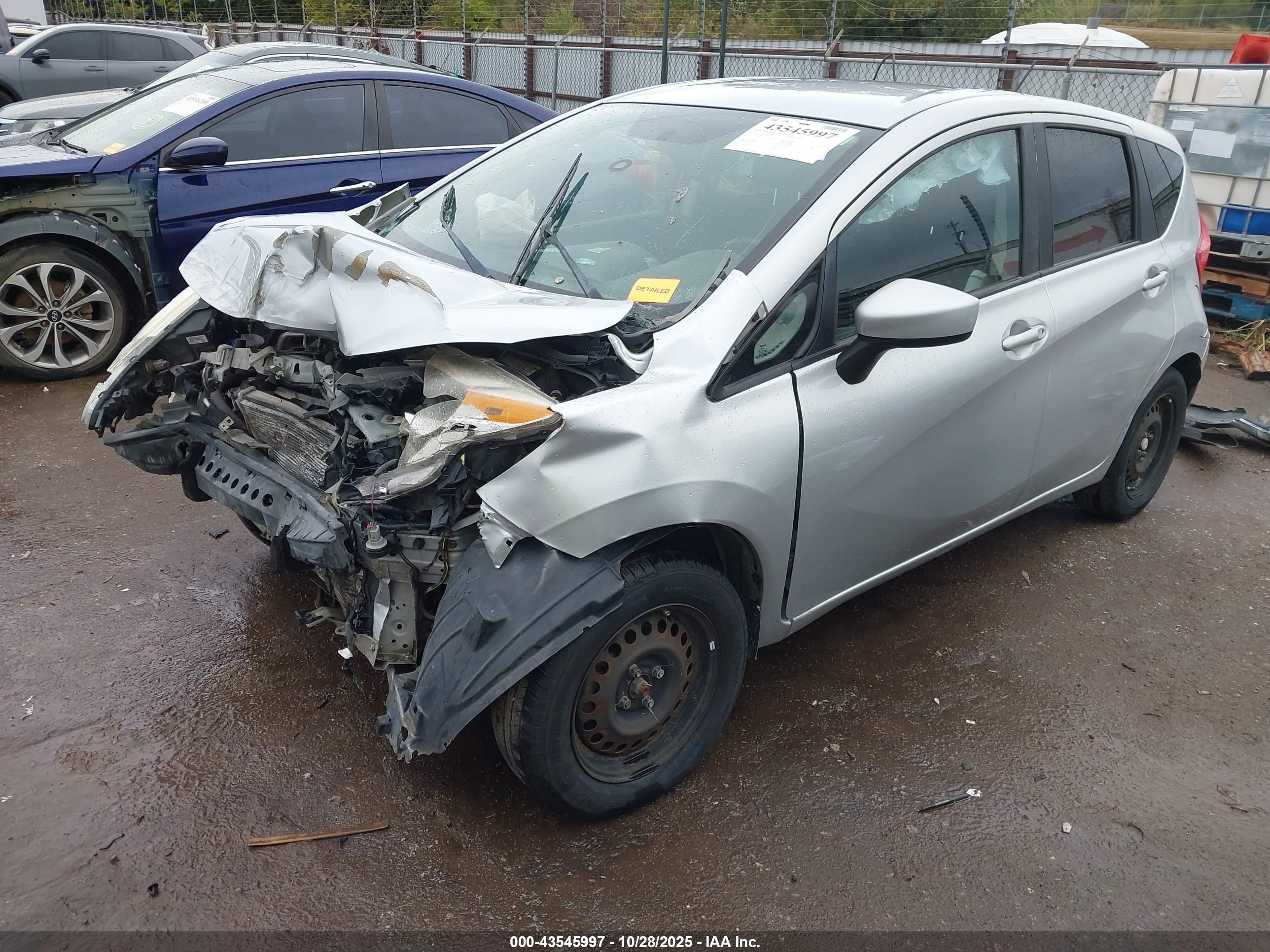 NISSAN VERSA image 2