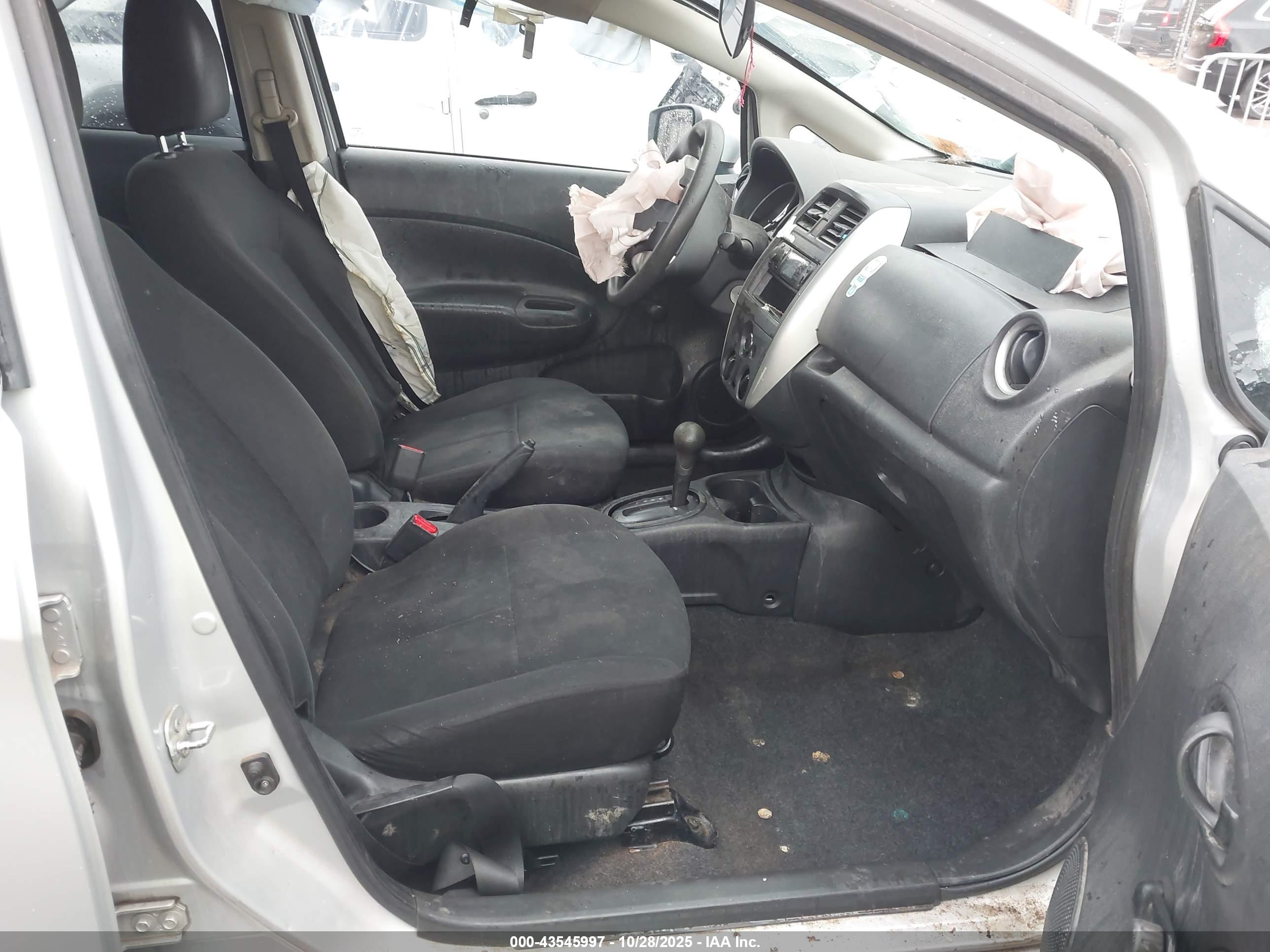 NISSAN VERSA image 5