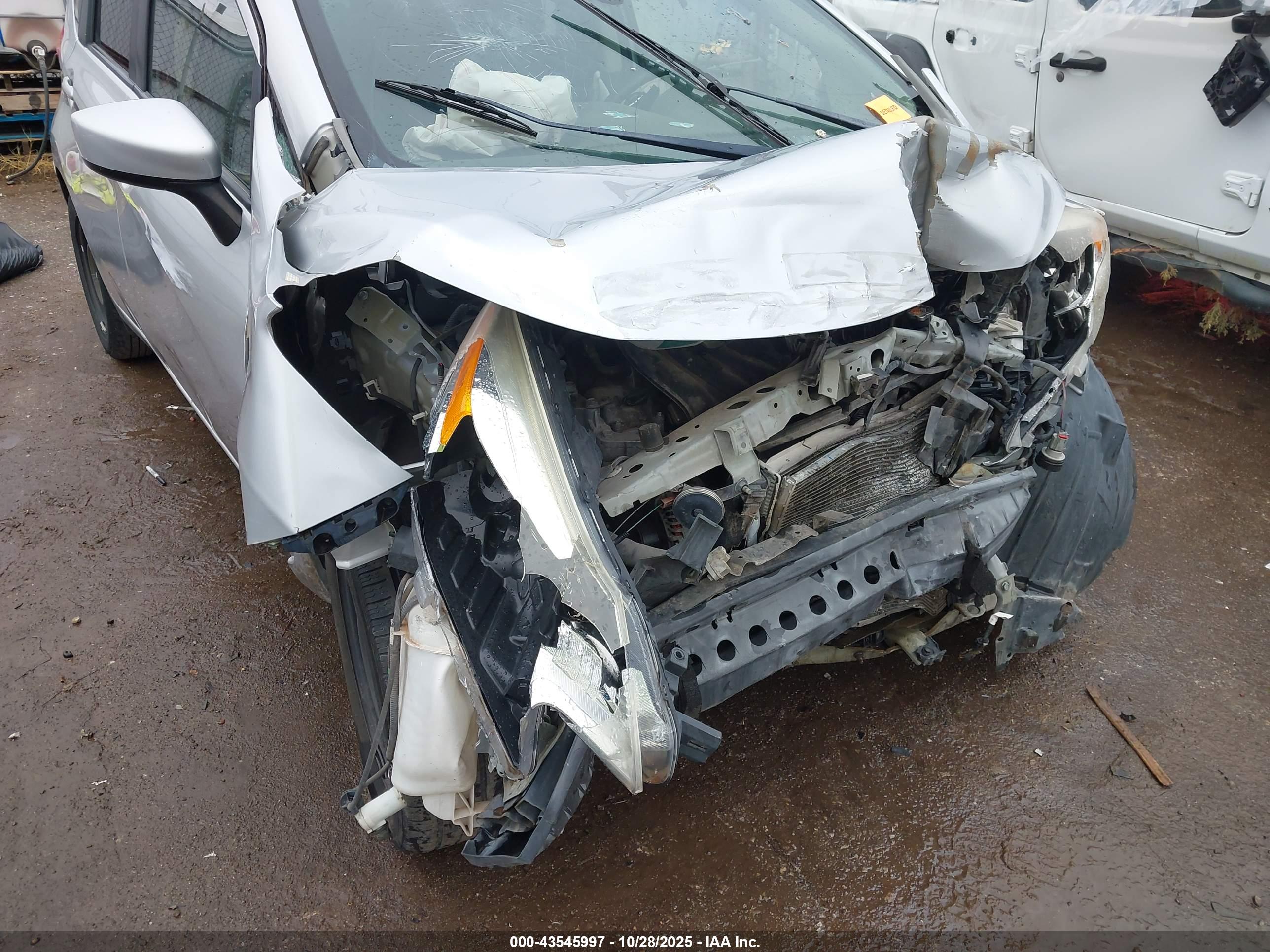 NISSAN VERSA image 6