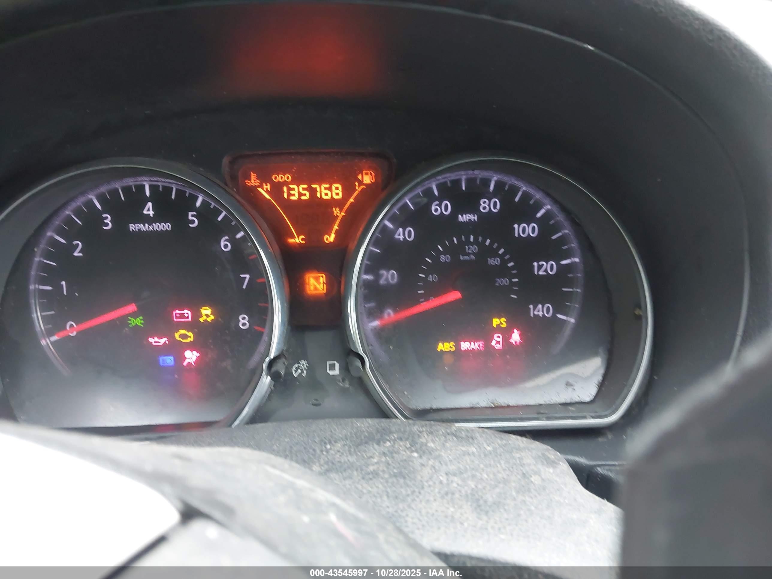 NISSAN VERSA image 7