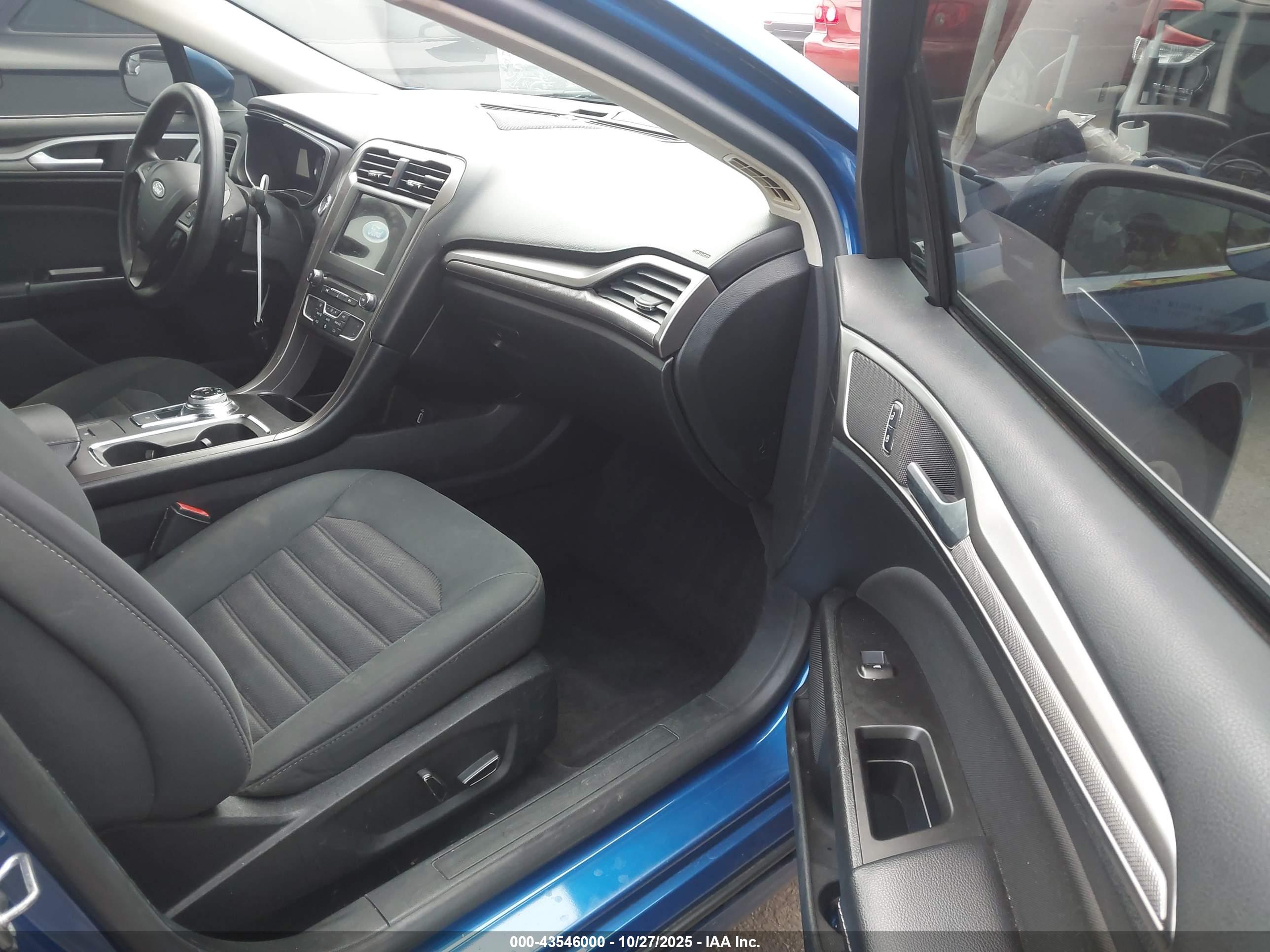 FORD FUSION image 5