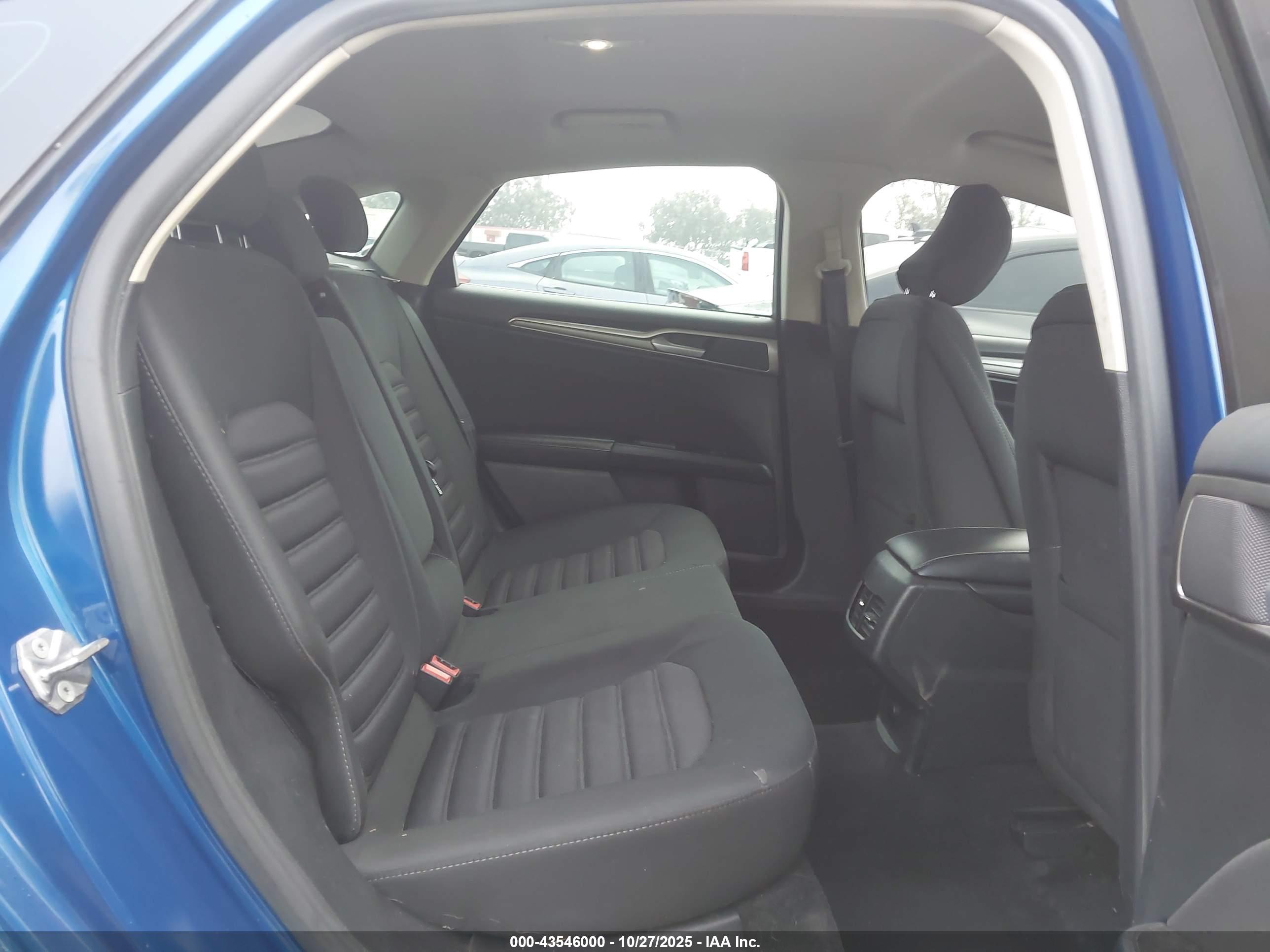 FORD FUSION image 8
