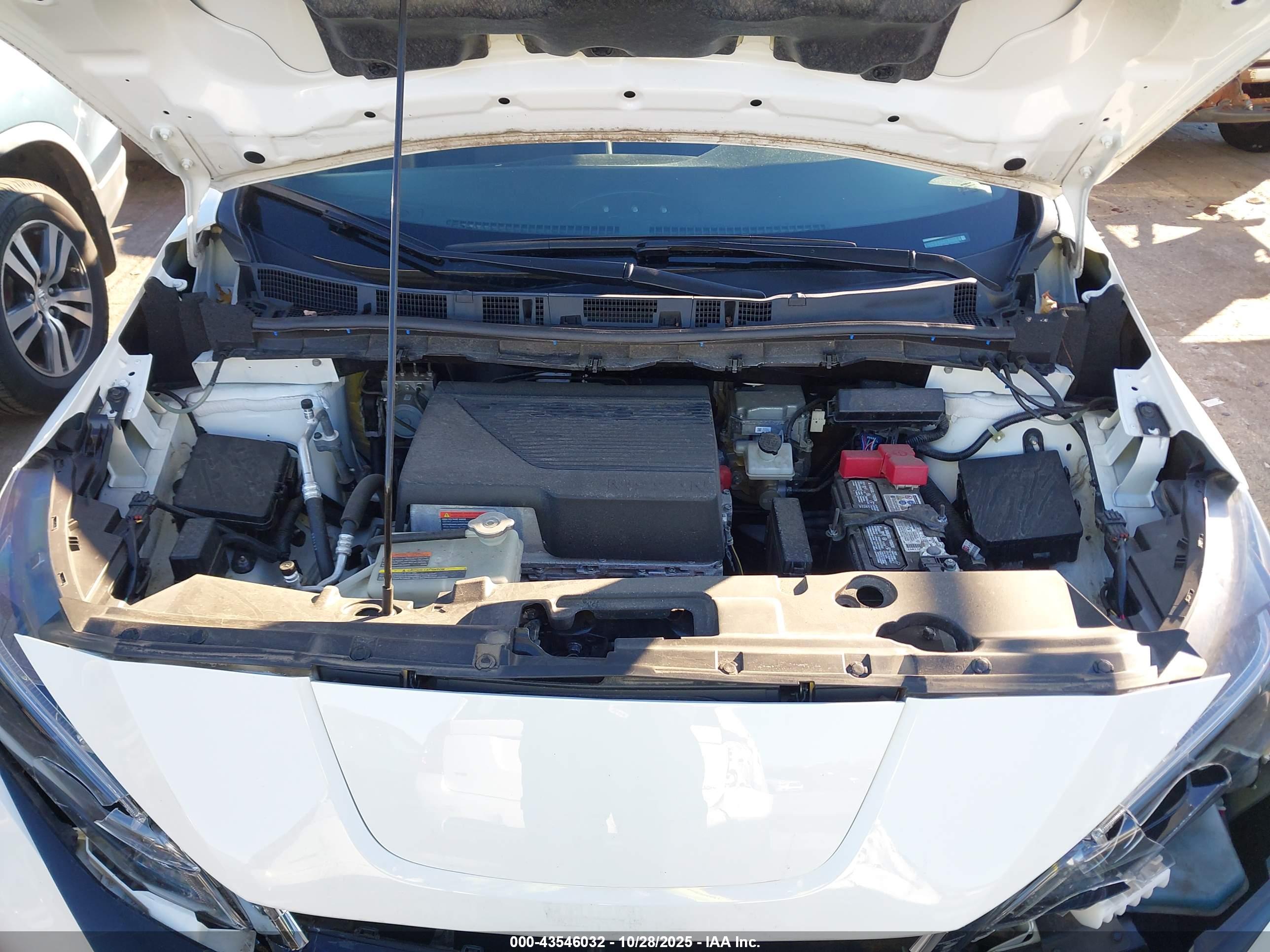 NISSAN LEAF image 10