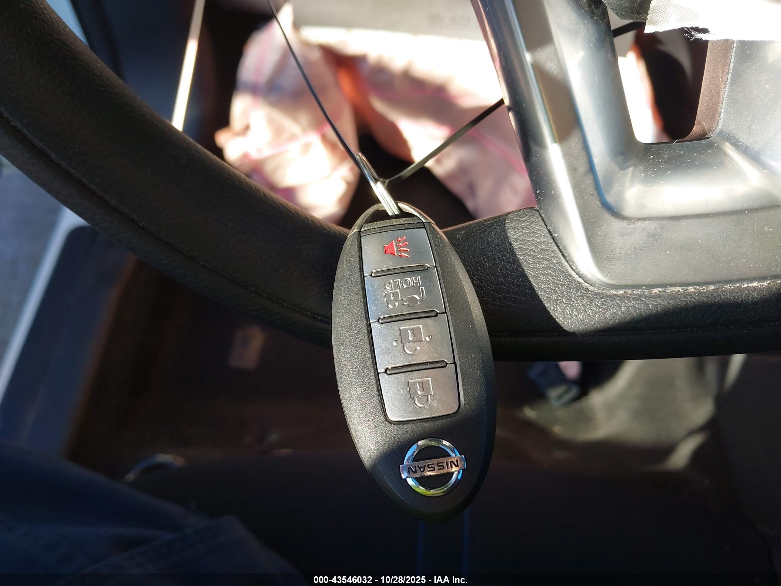 NISSAN LEAF image 11