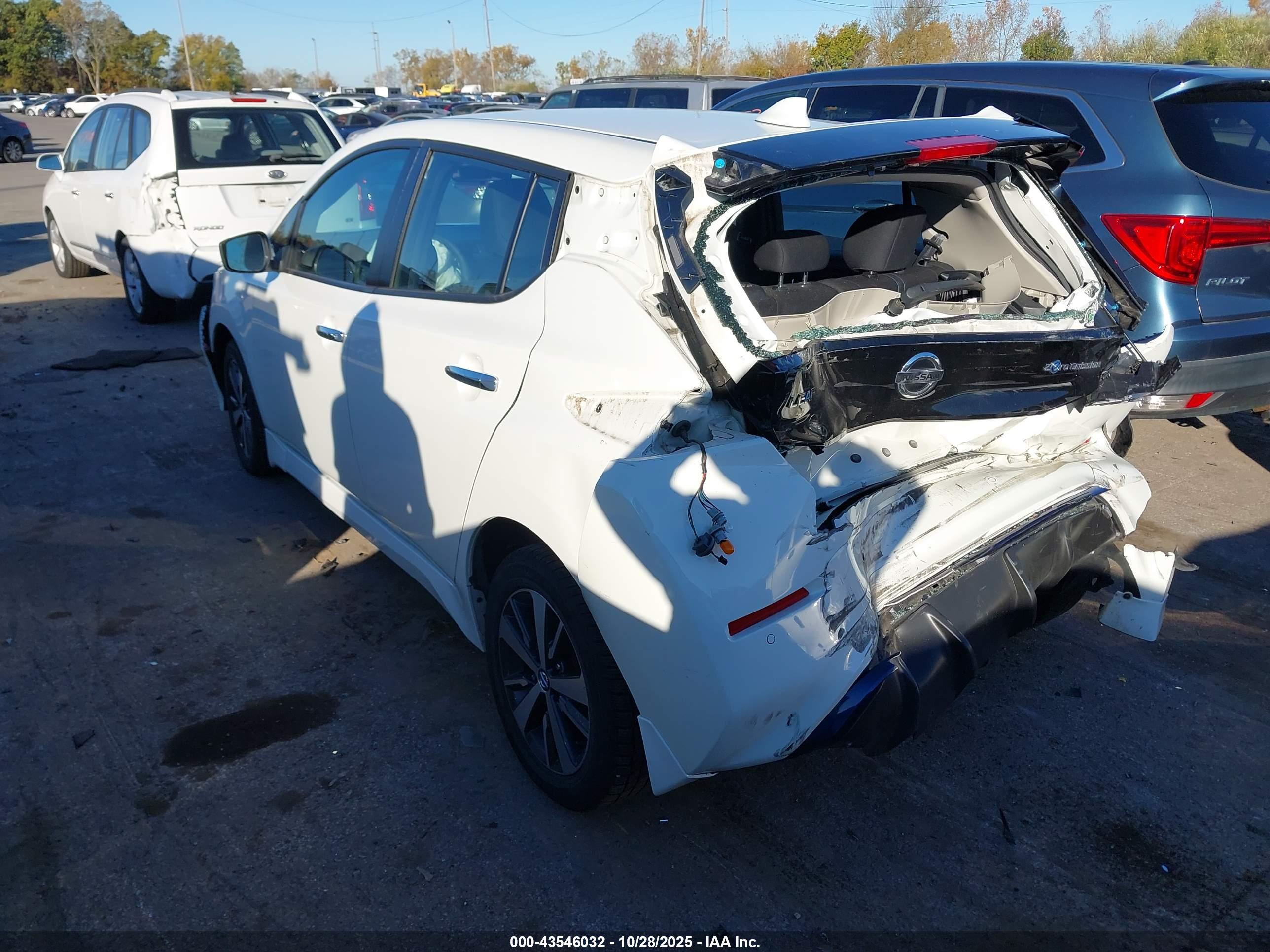 NISSAN LEAF image 3