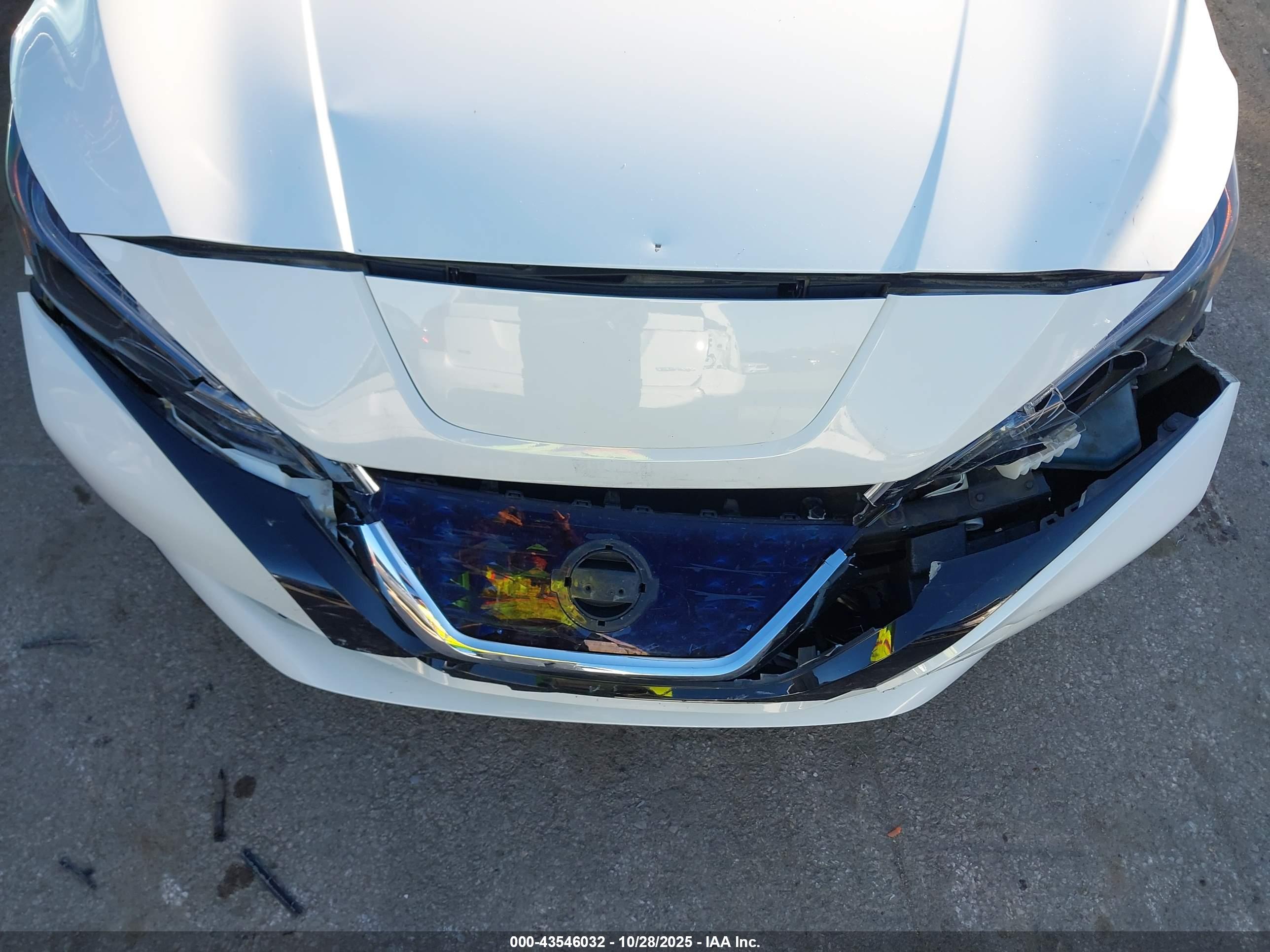 NISSAN LEAF image 6