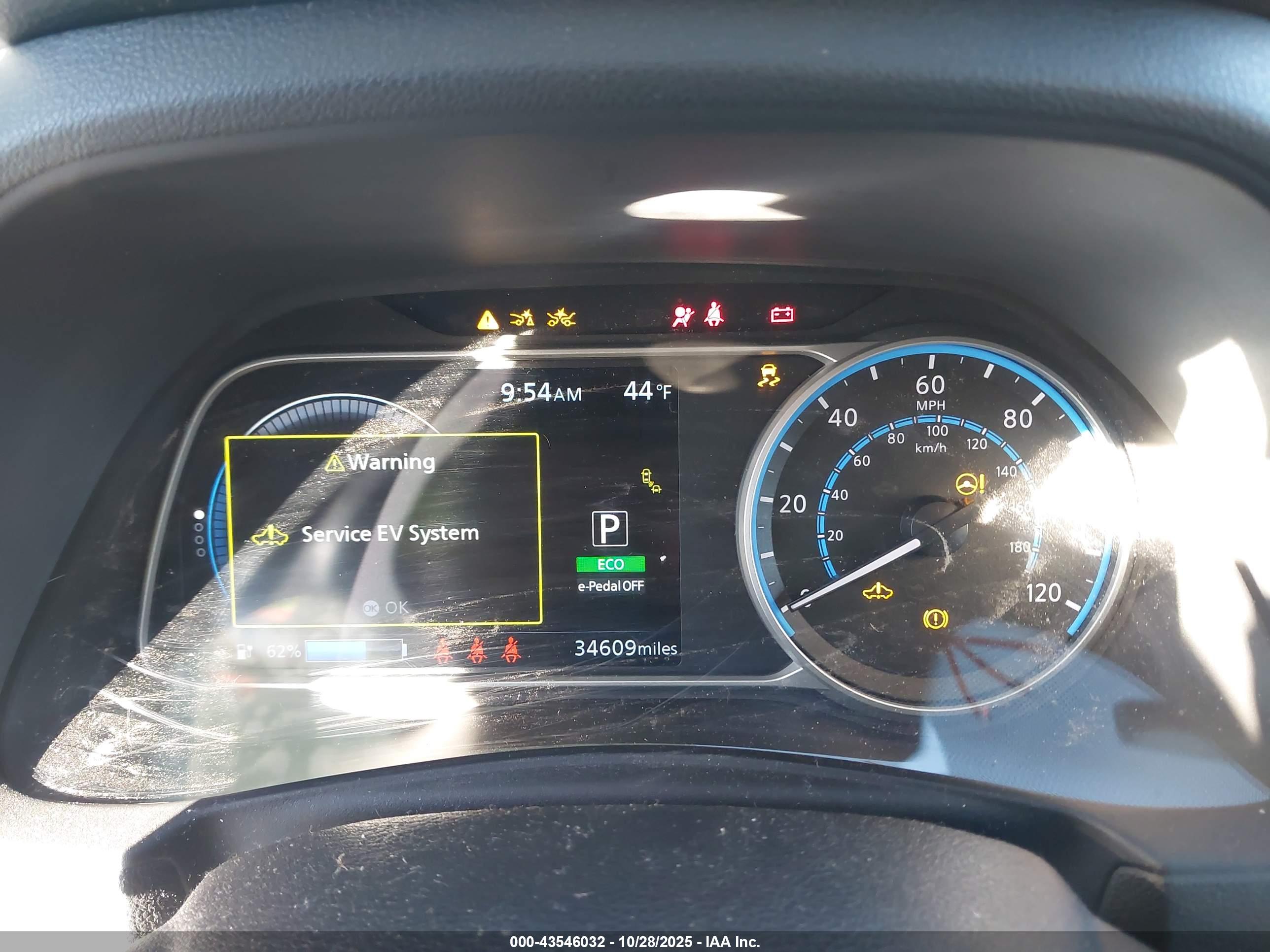NISSAN LEAF image 7