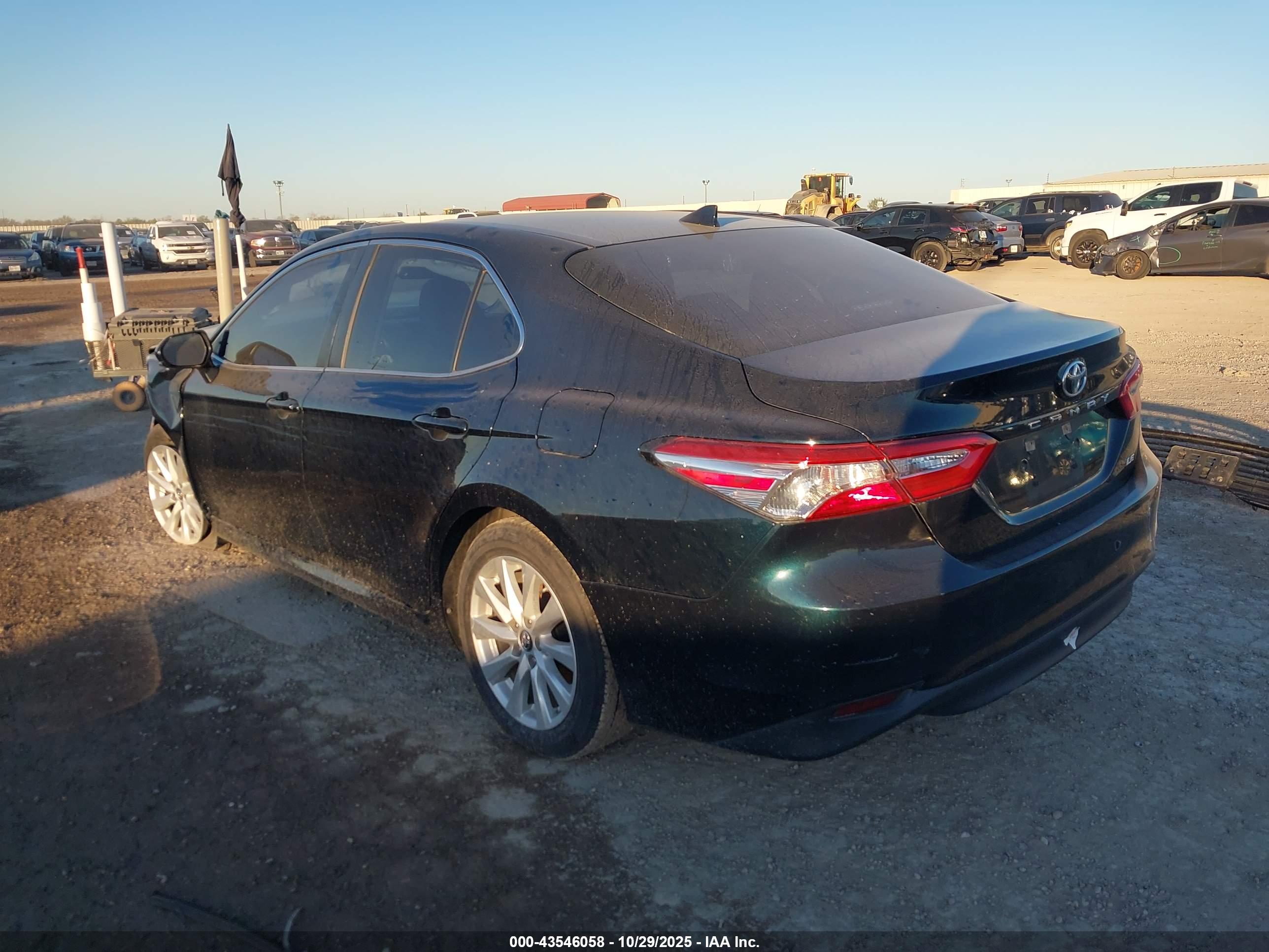 TOYOTA CAMRY image 3