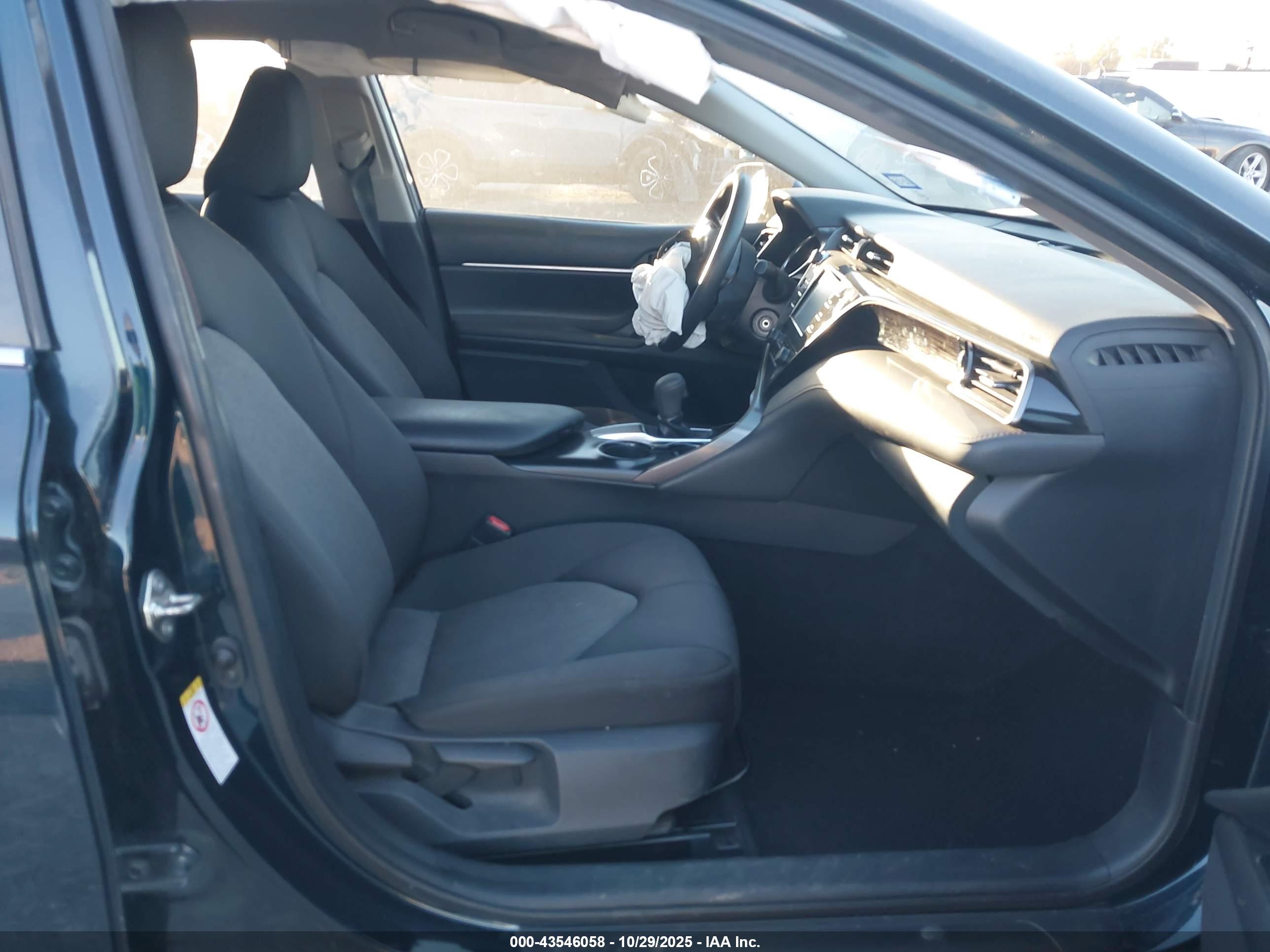 TOYOTA CAMRY image 5