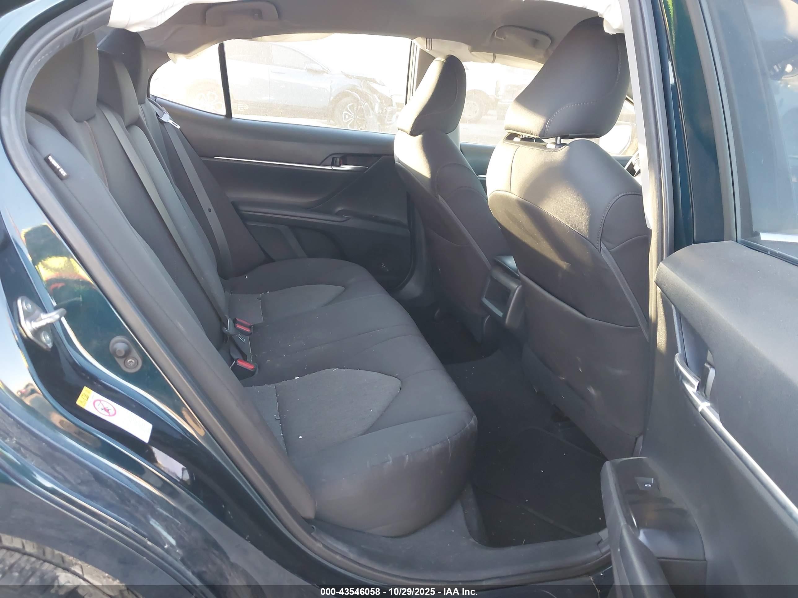 TOYOTA CAMRY image 8