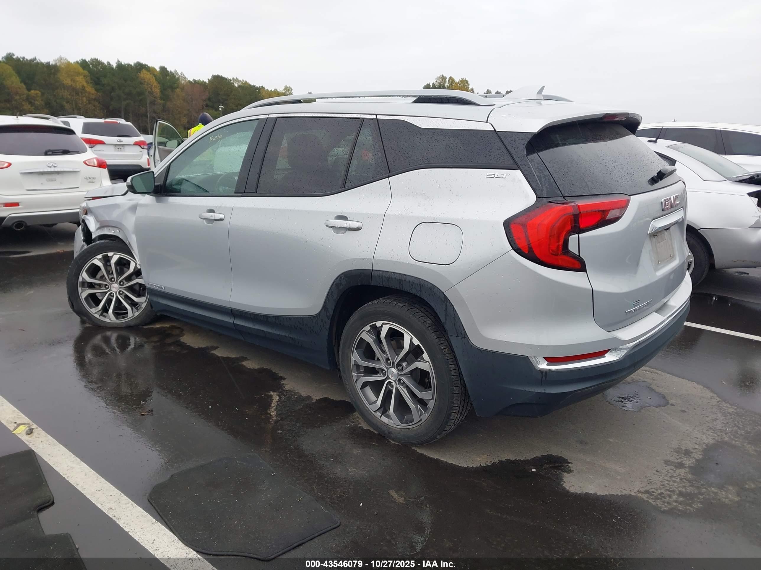 GMC TERRAIN image 3