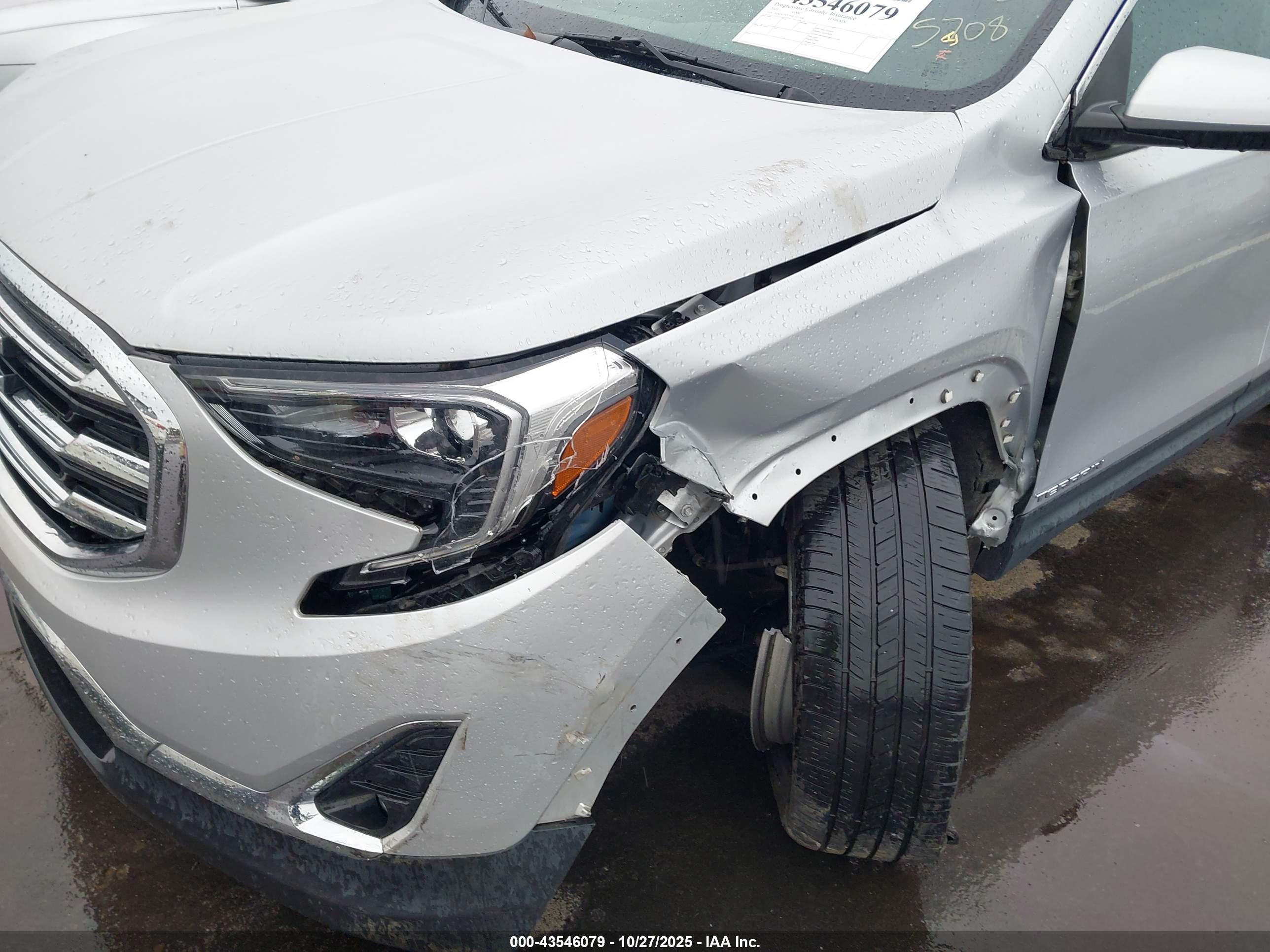 GMC TERRAIN image 6