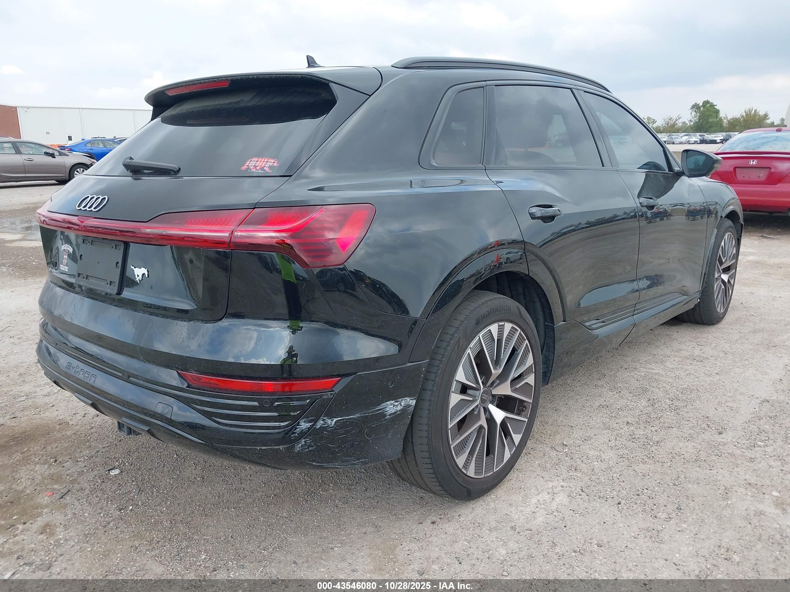 AUDI Q8 image 4